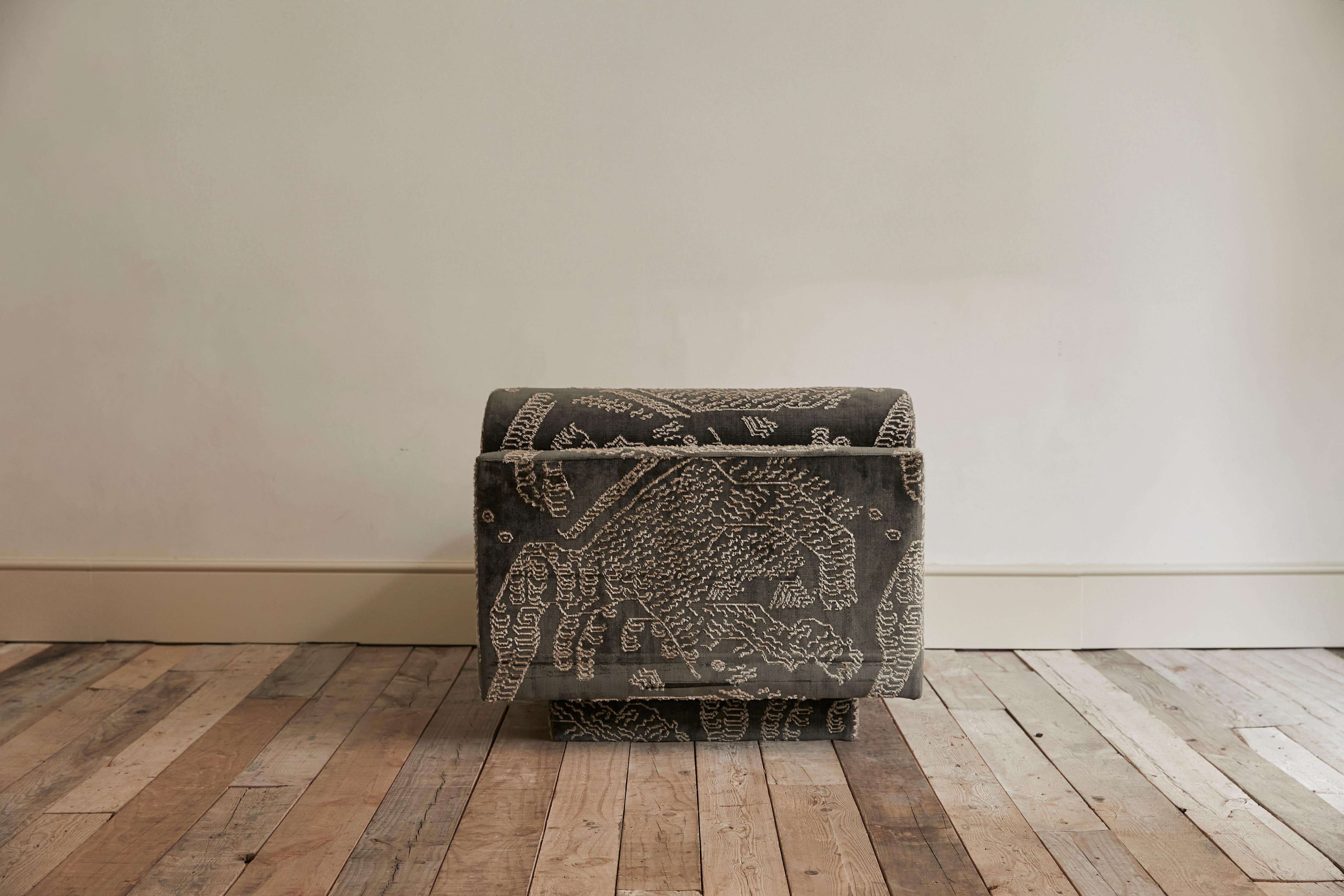 Oll Modular Sofa&Tisch, zeitgenössisches Design, gepolstert mit grünem Musterstoff im Angebot 7