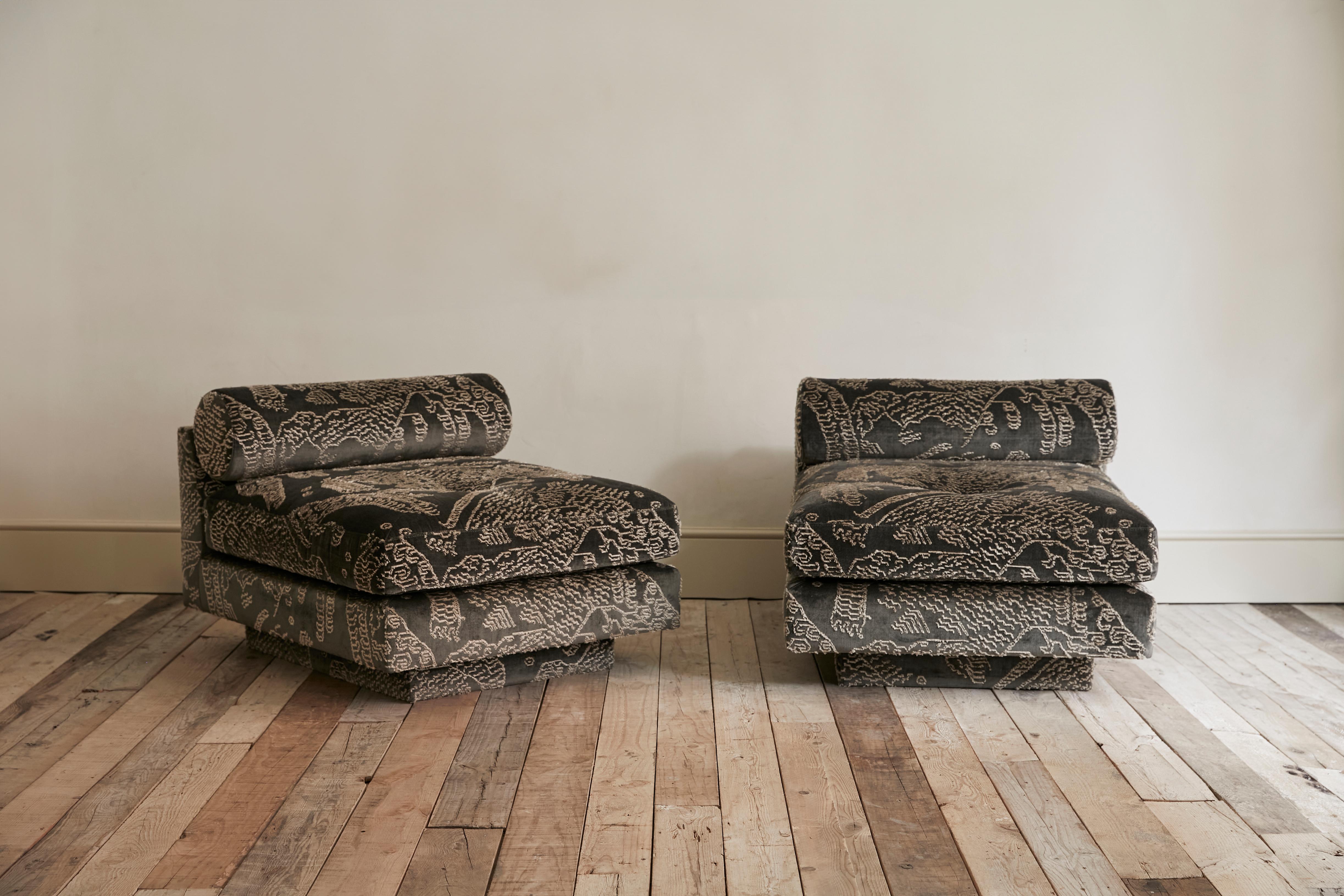 Oll Modular Sofa&Tisch, zeitgenössisches Design, gepolstert mit grünem Musterstoff im Angebot 14
