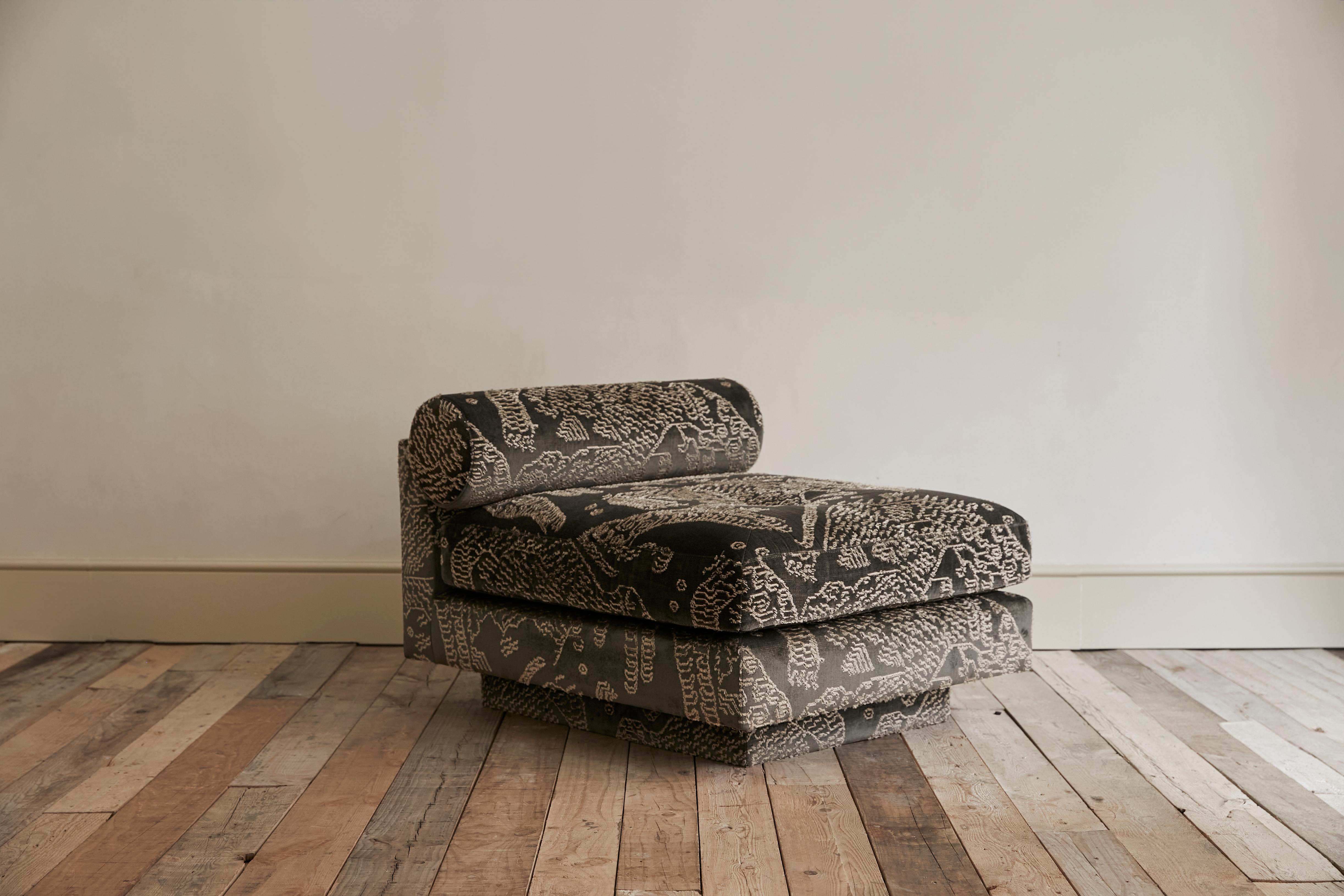 Oll Modular Sofa&Tisch, zeitgenössisches Design, gepolstert mit grünem Musterstoff im Angebot 3