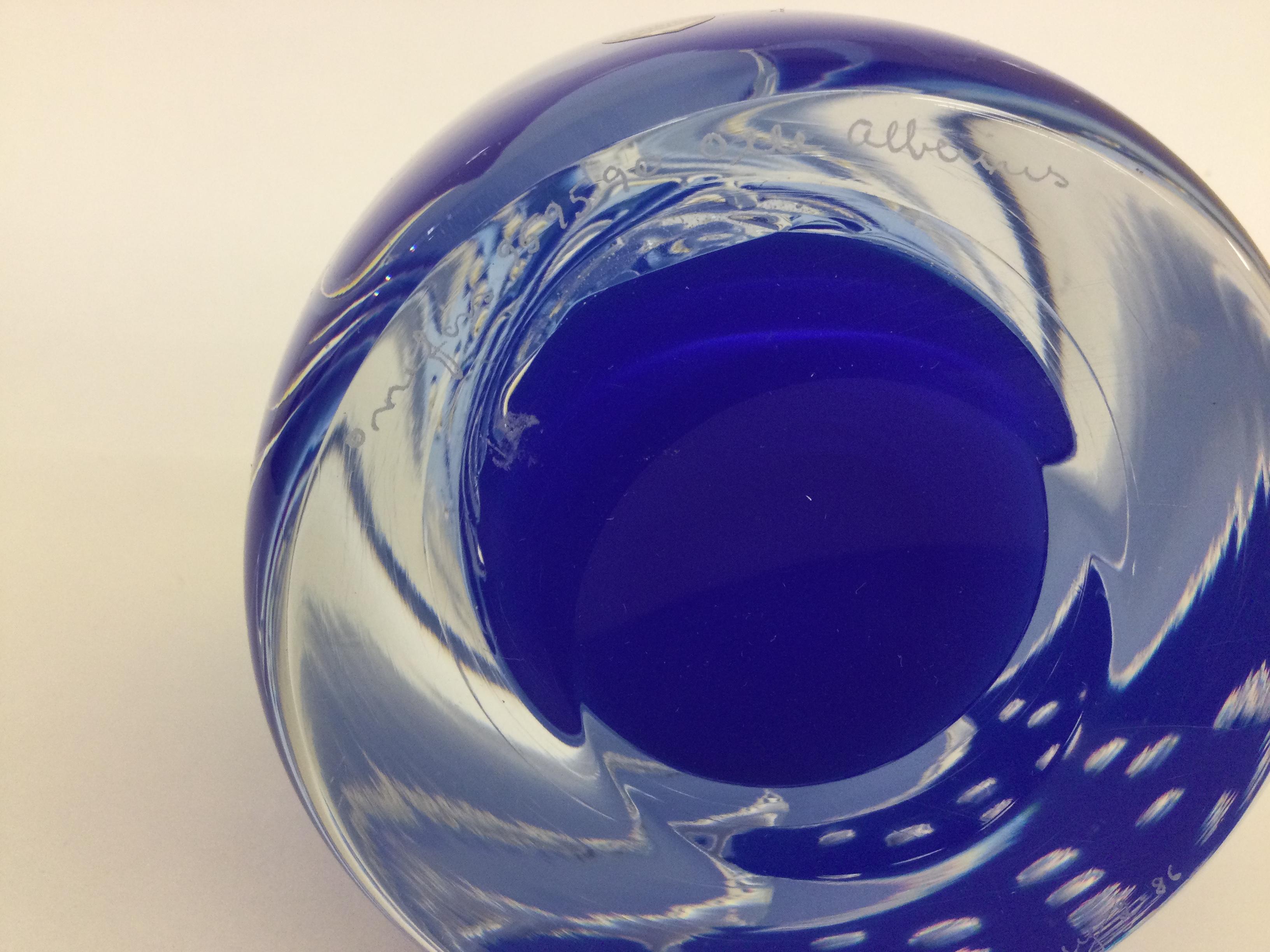 Fin du 20e siècle Vase Cloud Ariel d'Olle Alberius pour Orrefors aux couleurs bleu vif en vente