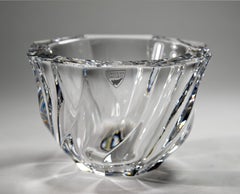 Olle Alberius per Orrefors Ciotola di cristallo a forma di piccola residenza, The Modern Scandinavian