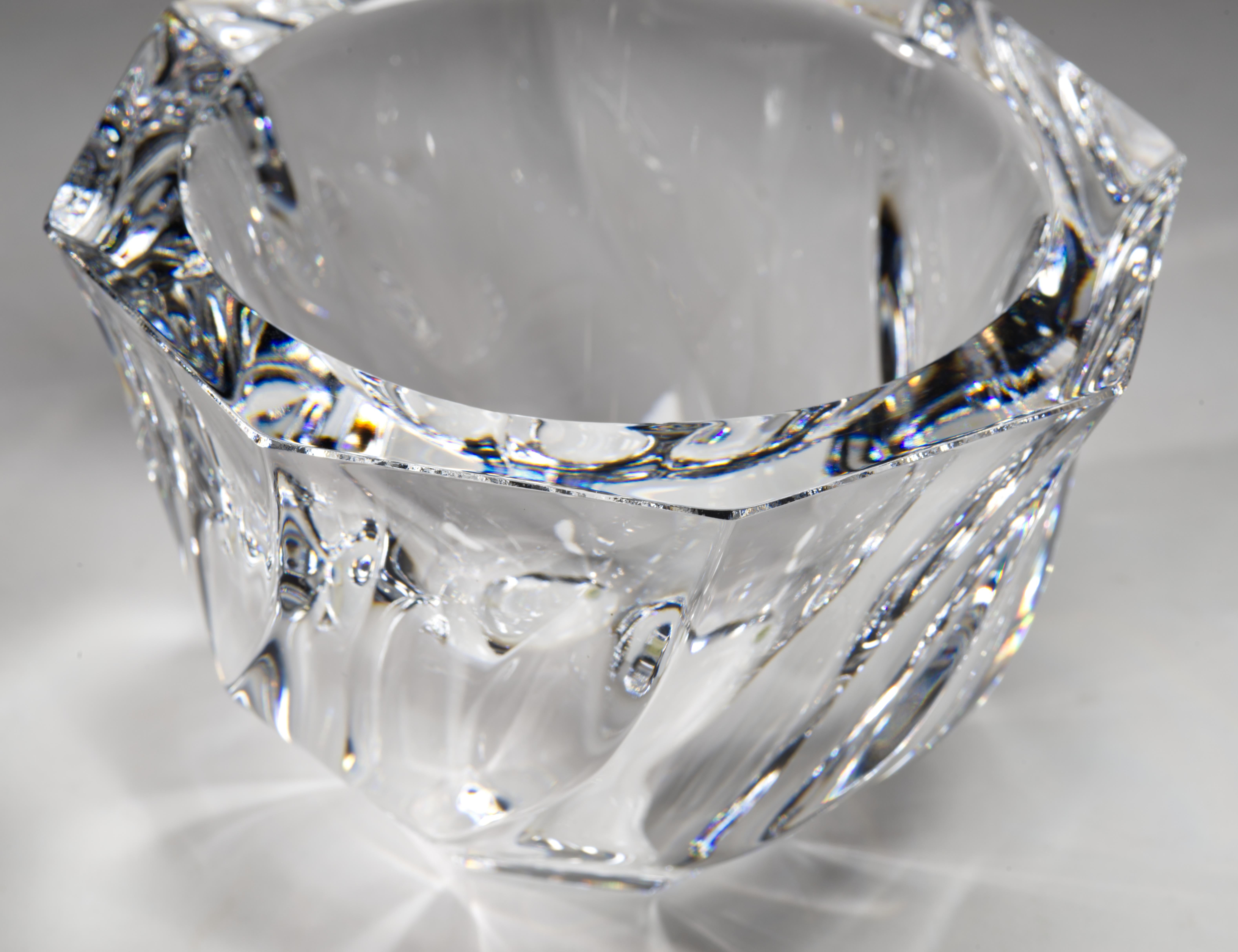 20ième siècle Bol en cristal de petite résidence scandinave moderne d'Olle Alberius pour Orrefors en vente