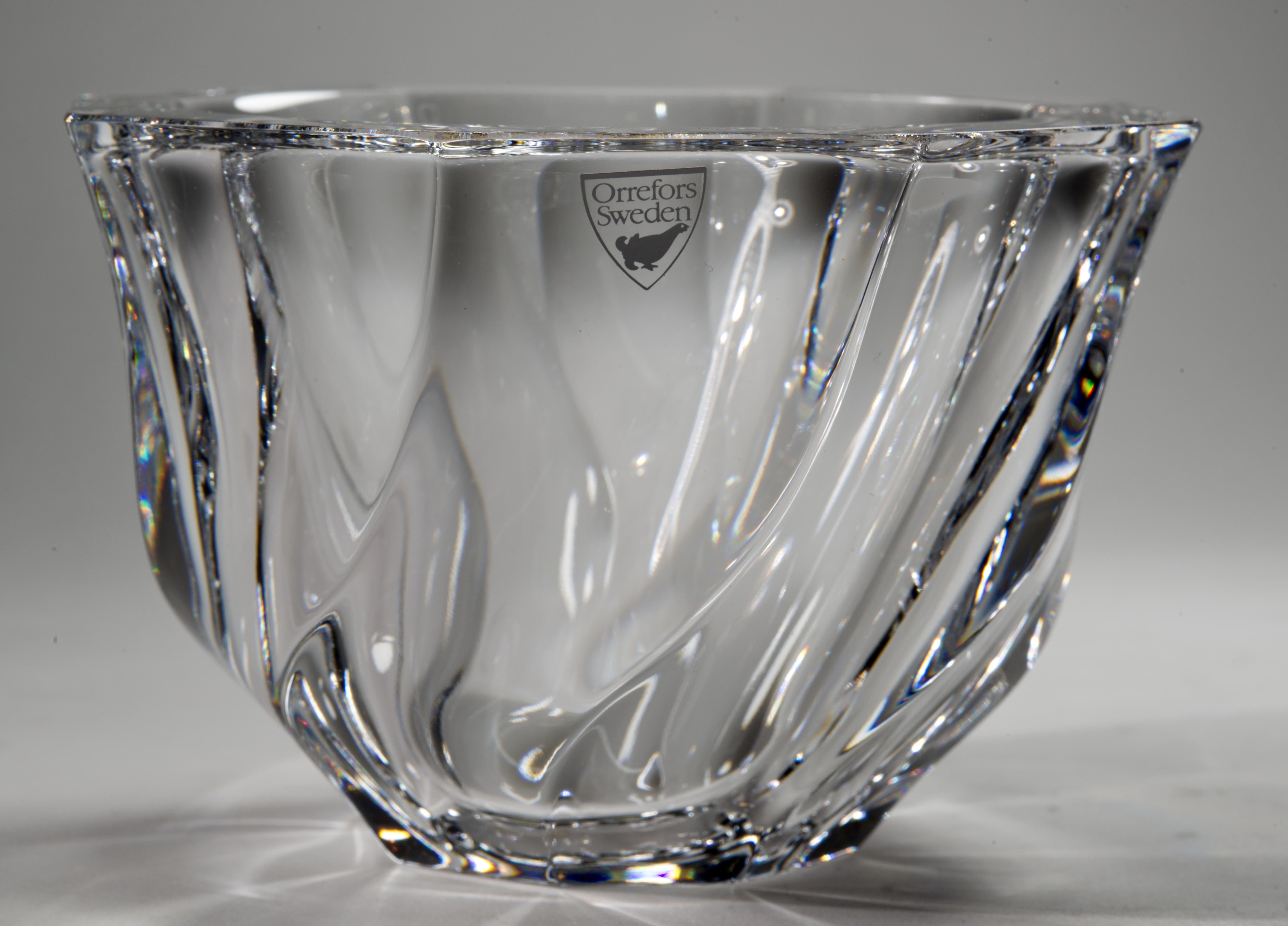 Bol en cristal de petite résidence scandinave moderne d'Olle Alberius pour Orrefors en vente 2