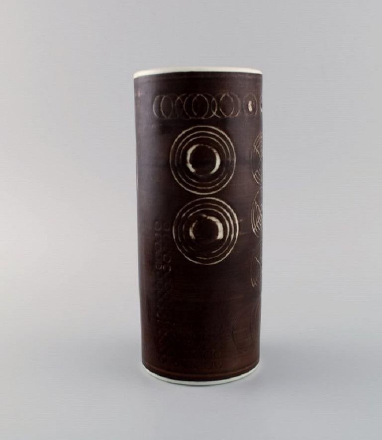 Scandinavian Modern Olle Alberius for Rörstrand. Cylindrical Sarek vase in hand-painted ceramics. For Sale