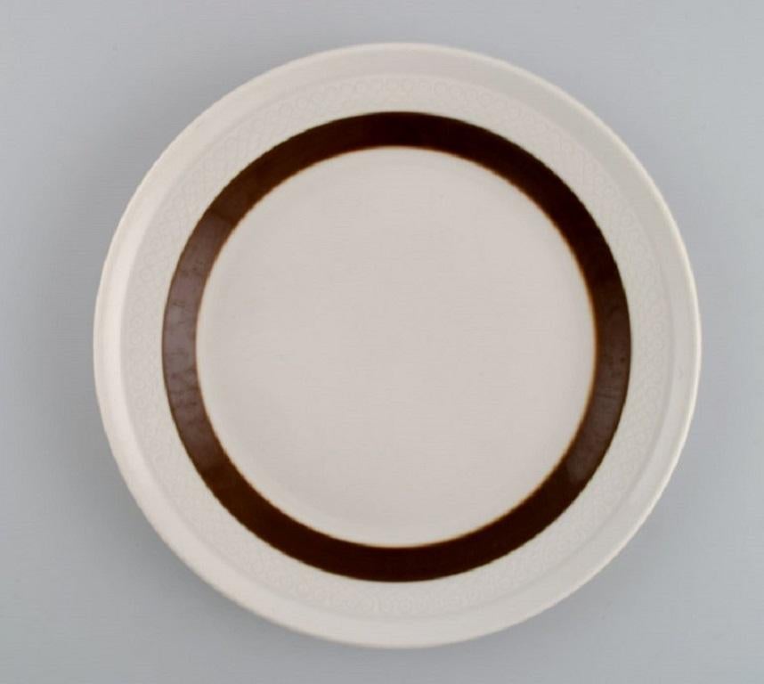 Olle Alberius for Rörstrand. 
Seven Forma lunch plates in glazed stoneware. Dated 1967-1981.
Diameter: 21.5 cm.
In excellent condition.
1st factory quality.
