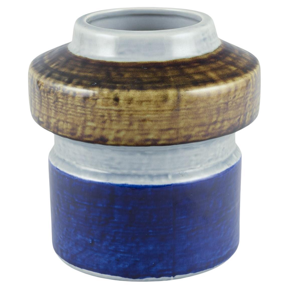 Olle Alberius per Rörstrand, Svezia. Vaso in ceramica "Titus" realizzato in gres.