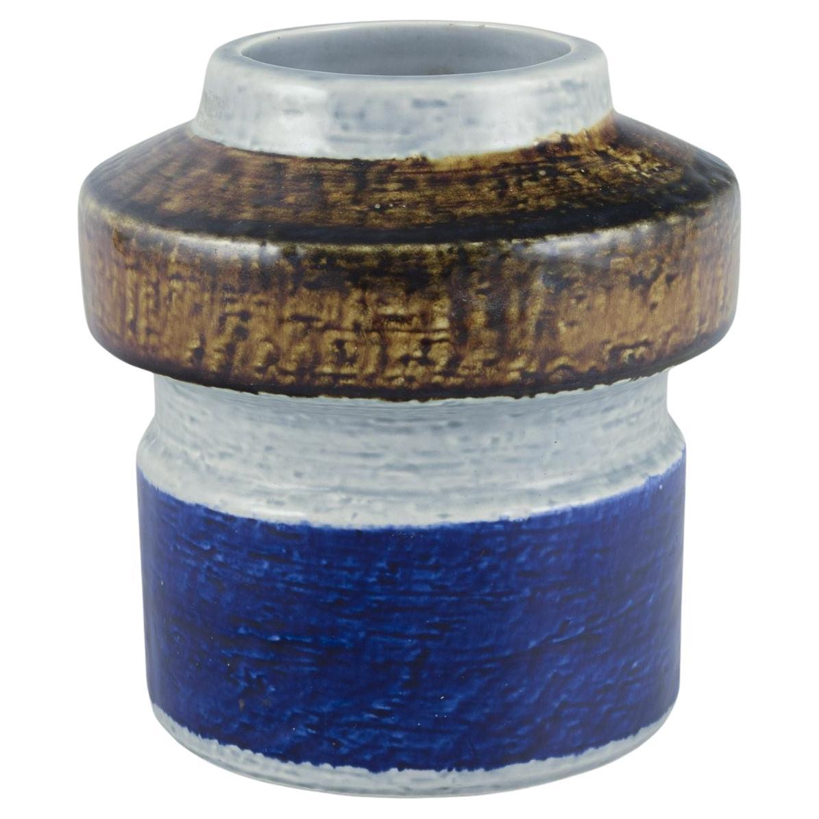 Olle Alberius per Rörstrand, Svezia. Vaso in ceramica "Titus" realizzato in gres.