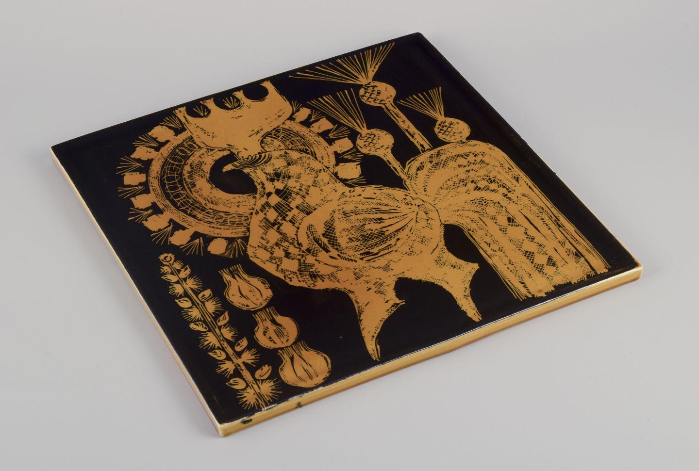 Fin du 20e siècle Olle Alberius pour Rörstrand, Suède. Plaque murale en céramique. Motif du coq. en vente