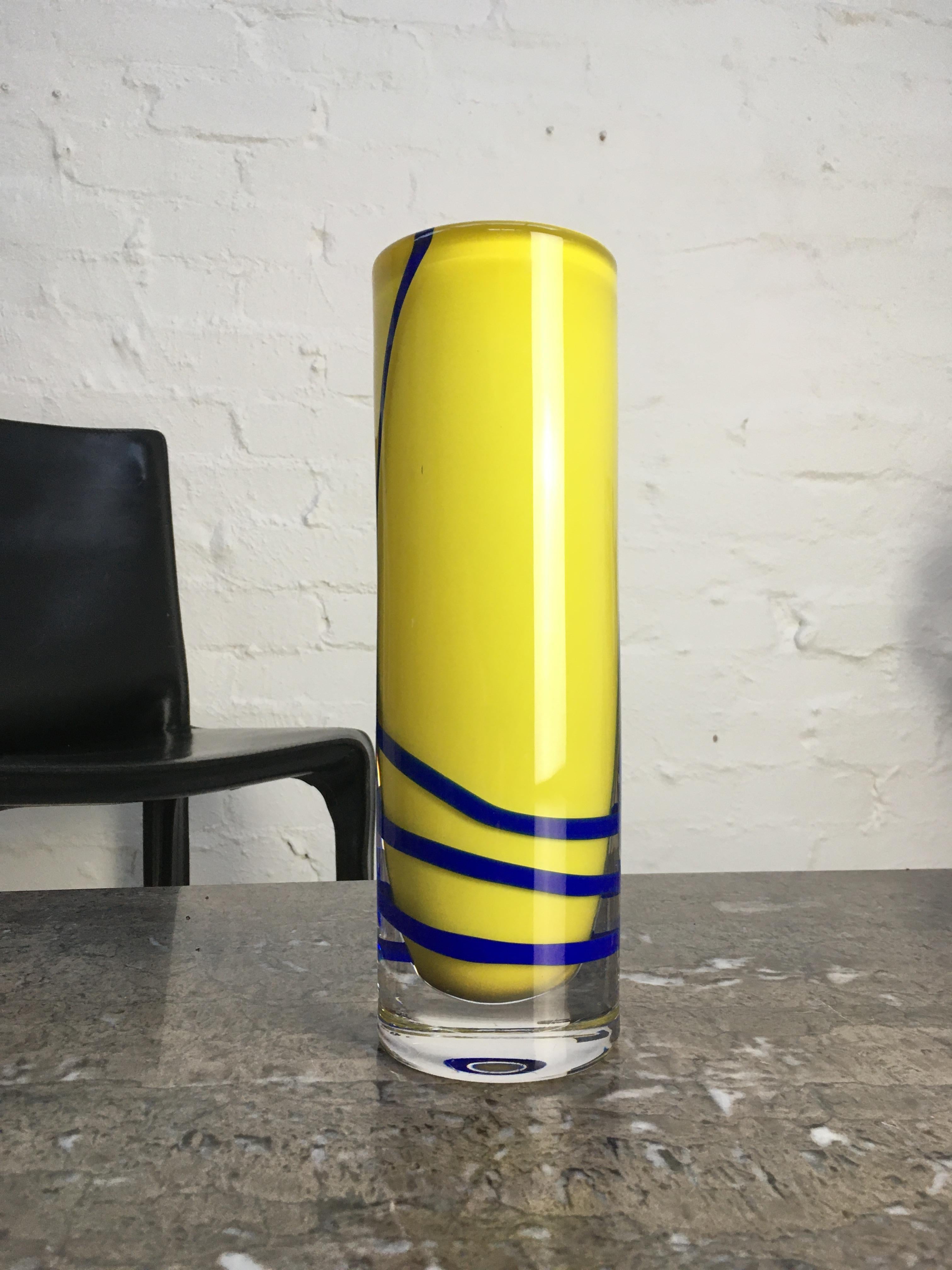 Olle Alberius Orrefors Exhibition Vase Signed Numbered 1973 Acid Yellow Cobalt For Sale 2