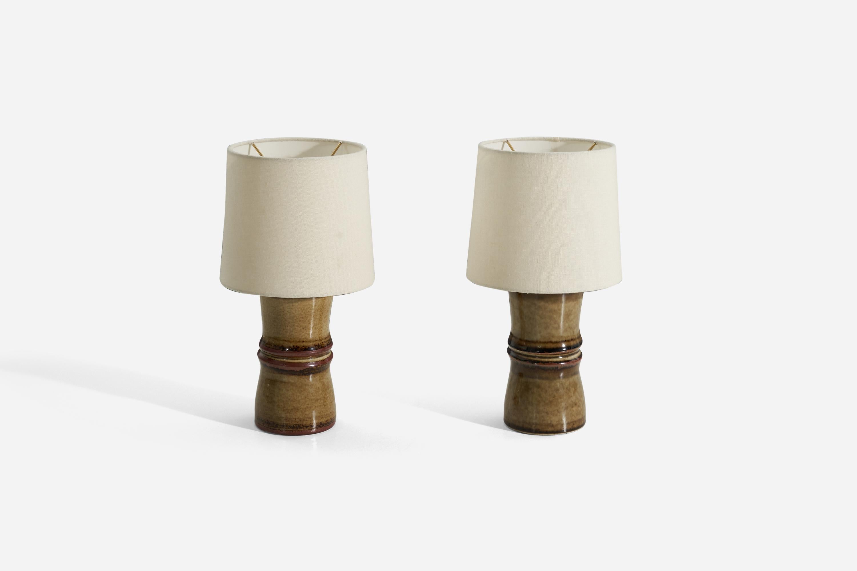 Olle Alberius, paire de  Lampe de table, grès émaillé, Rörstrand, Suède années 1960 Bon état - En vente à High Point, NC