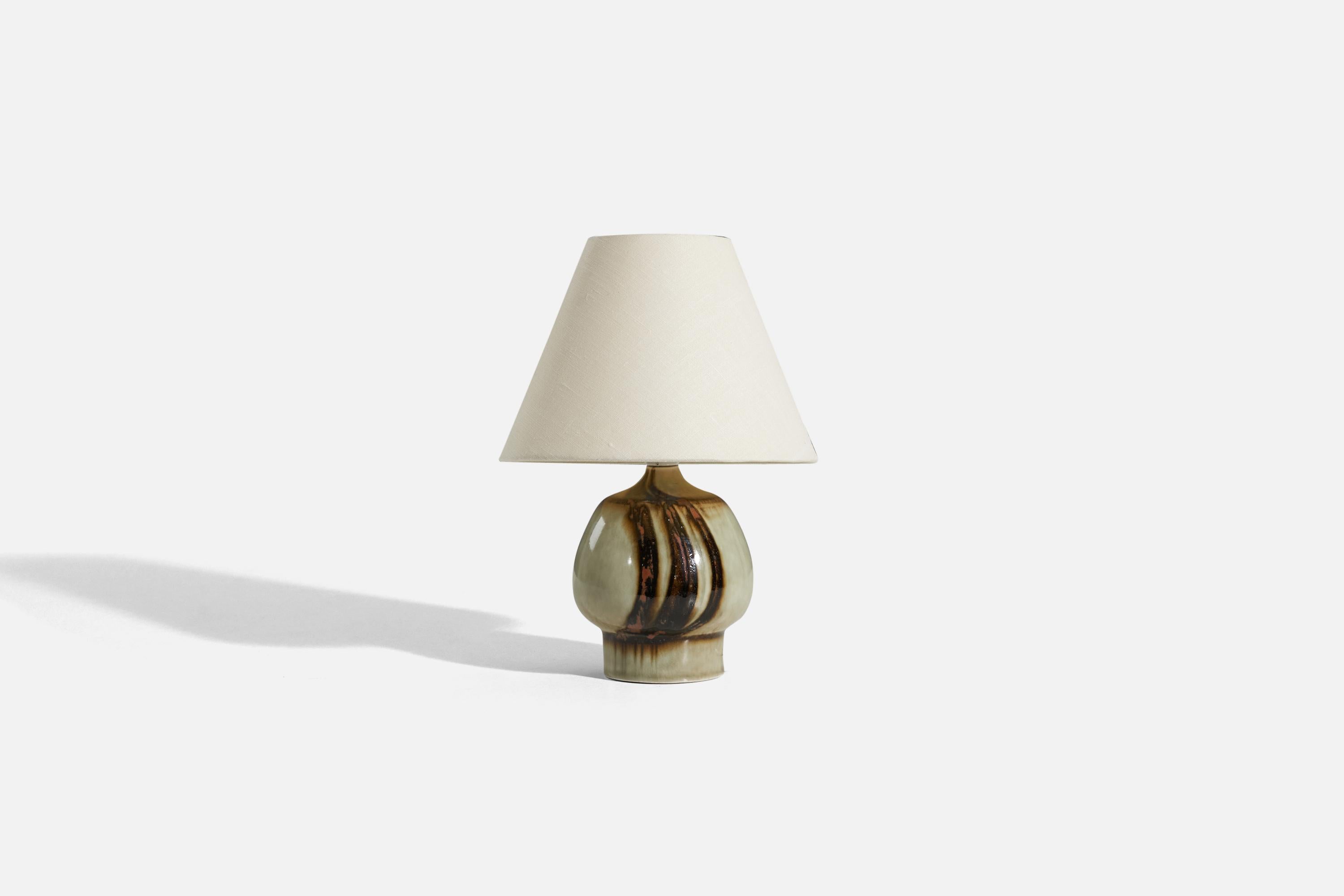 A brown and light green, glazed stoneware table lamp designed by Olle Alberius and produced by Rörstrand, Sweden, 1960s. 

Sold without lampshade. 
Dimensions of Lamp (inches) : 7.625 x 4.75 x 4.75 (H x W x D)
Dimensions of Shade (inches) : 4 x