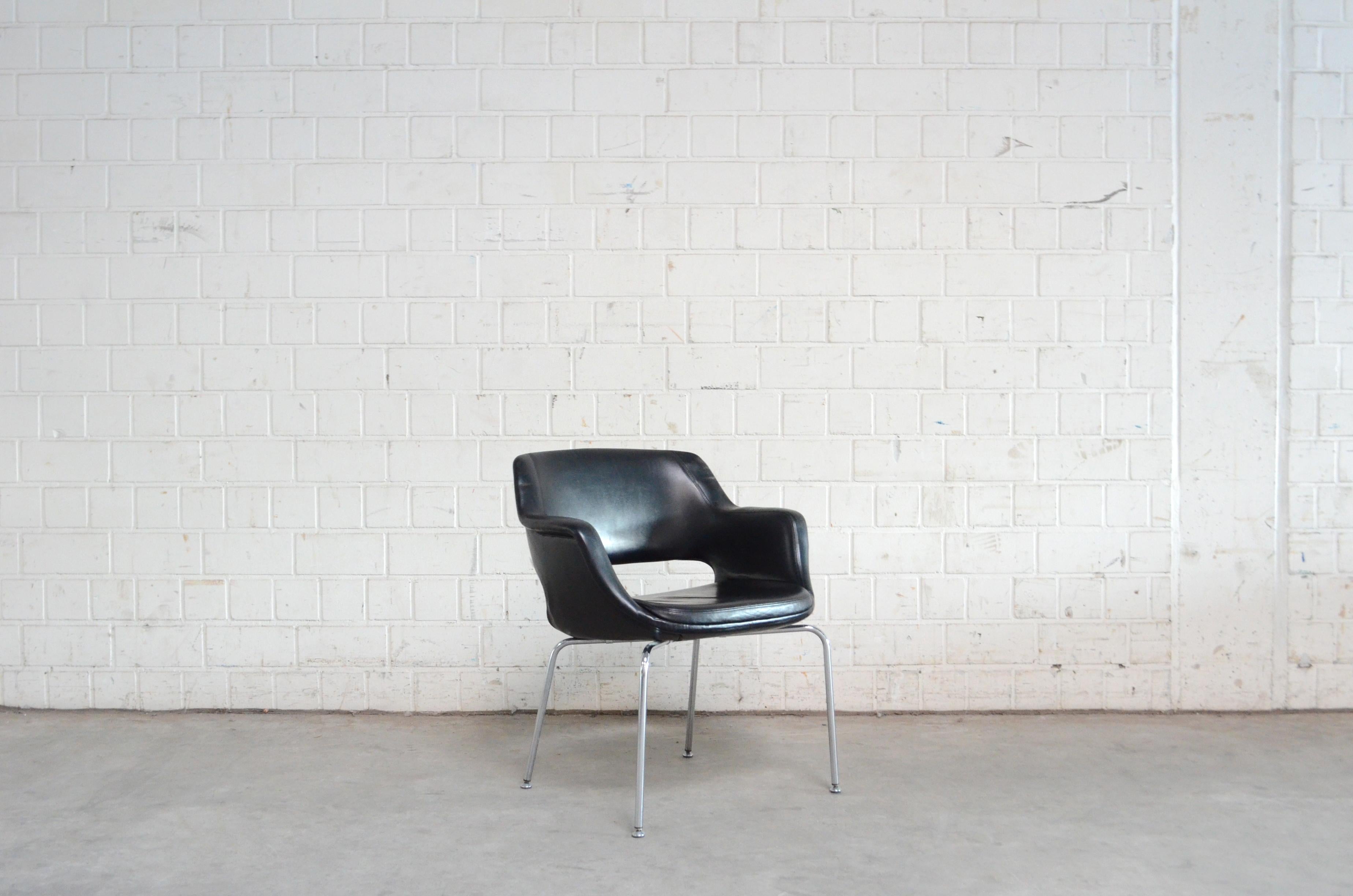 Olli Mannermaa  3 Leather Kilta Chair by Eugen Schmidt & Cassina Martela For Sale 3