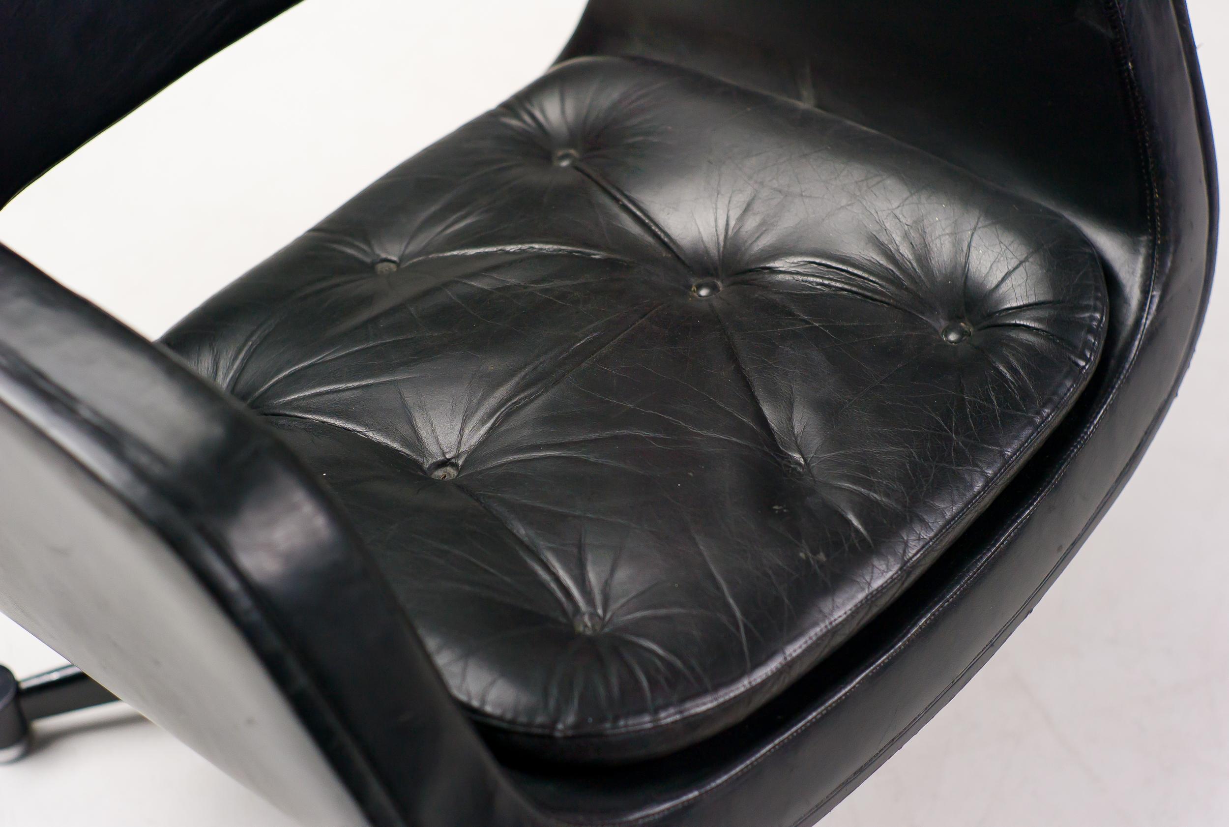 Olli Mannermaa Black Leather Lounge Chair In Fair Condition For Sale In Dronten, NL