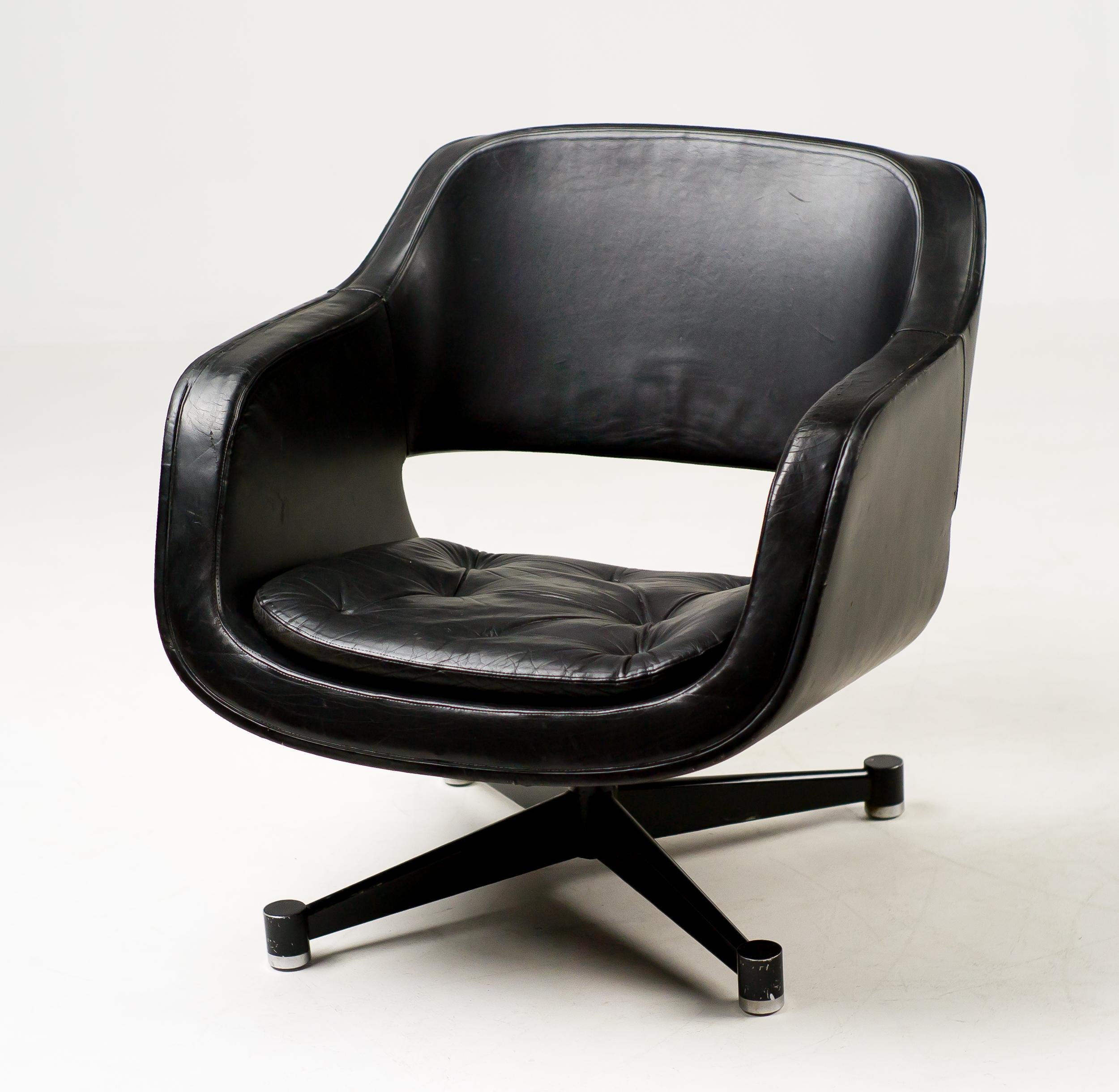 Olli Mannermaa Chaise longue en cuir noir en vente 2