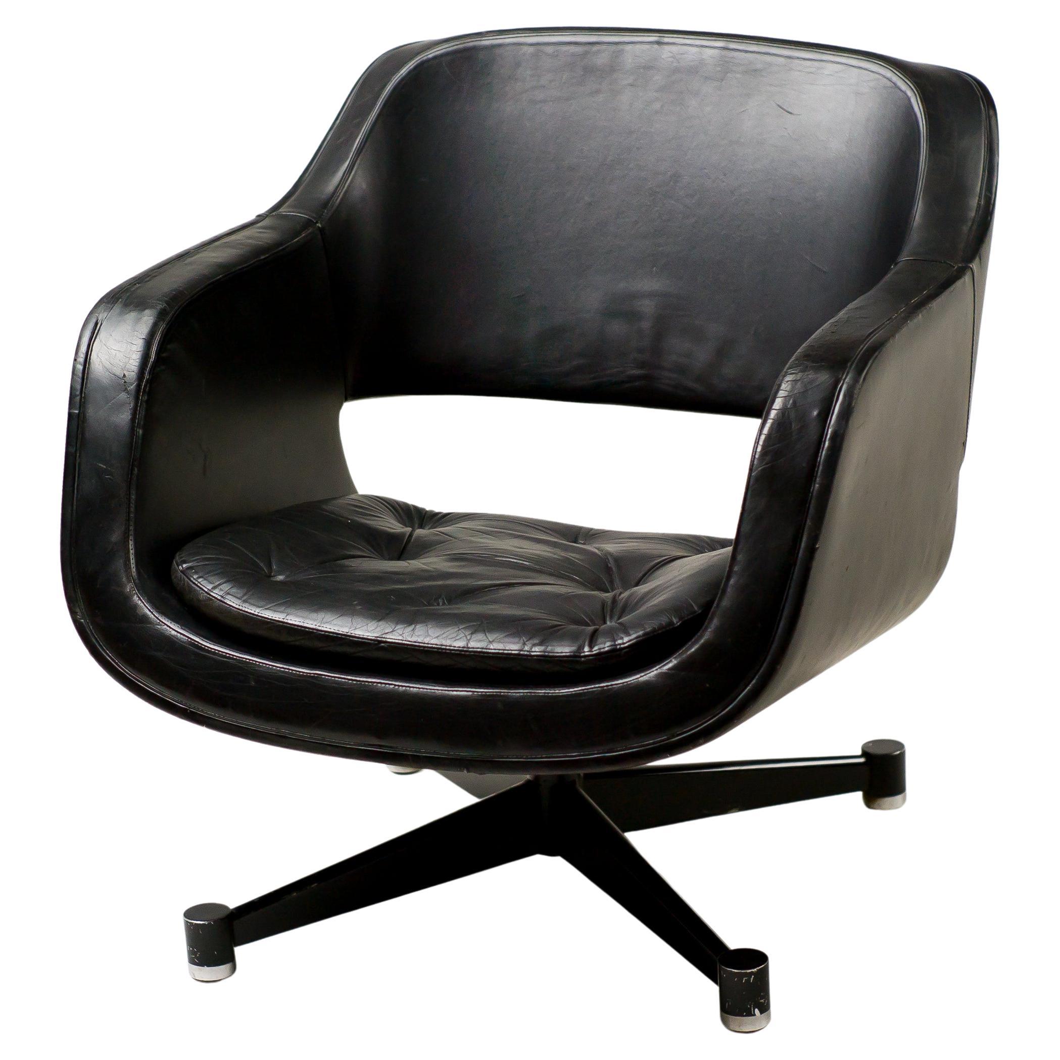 Black Lounge Glass / Leather Chair Giovanni, by Tommaso Garattoni For Sale at 1stDibs giovanni