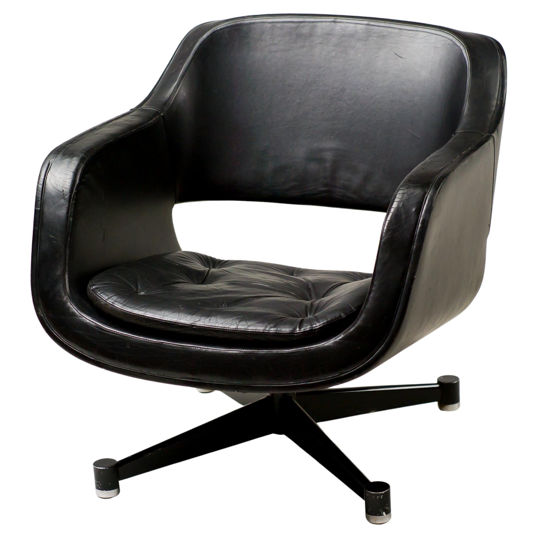 Olli Mannermaa Chaise longue en cuir noir en vente