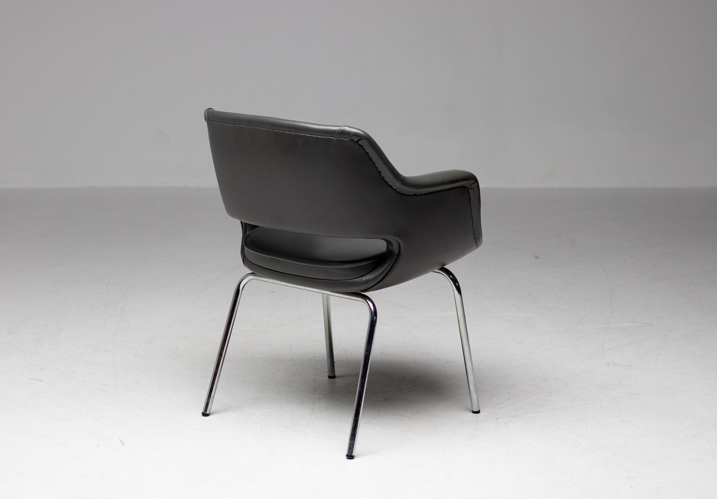 Olli Mannermaa Kilta Sedie Elephant Hide Grey The Modern Scandinavian Mid Century Modern In condizioni buone in vendita a Dronten, NL