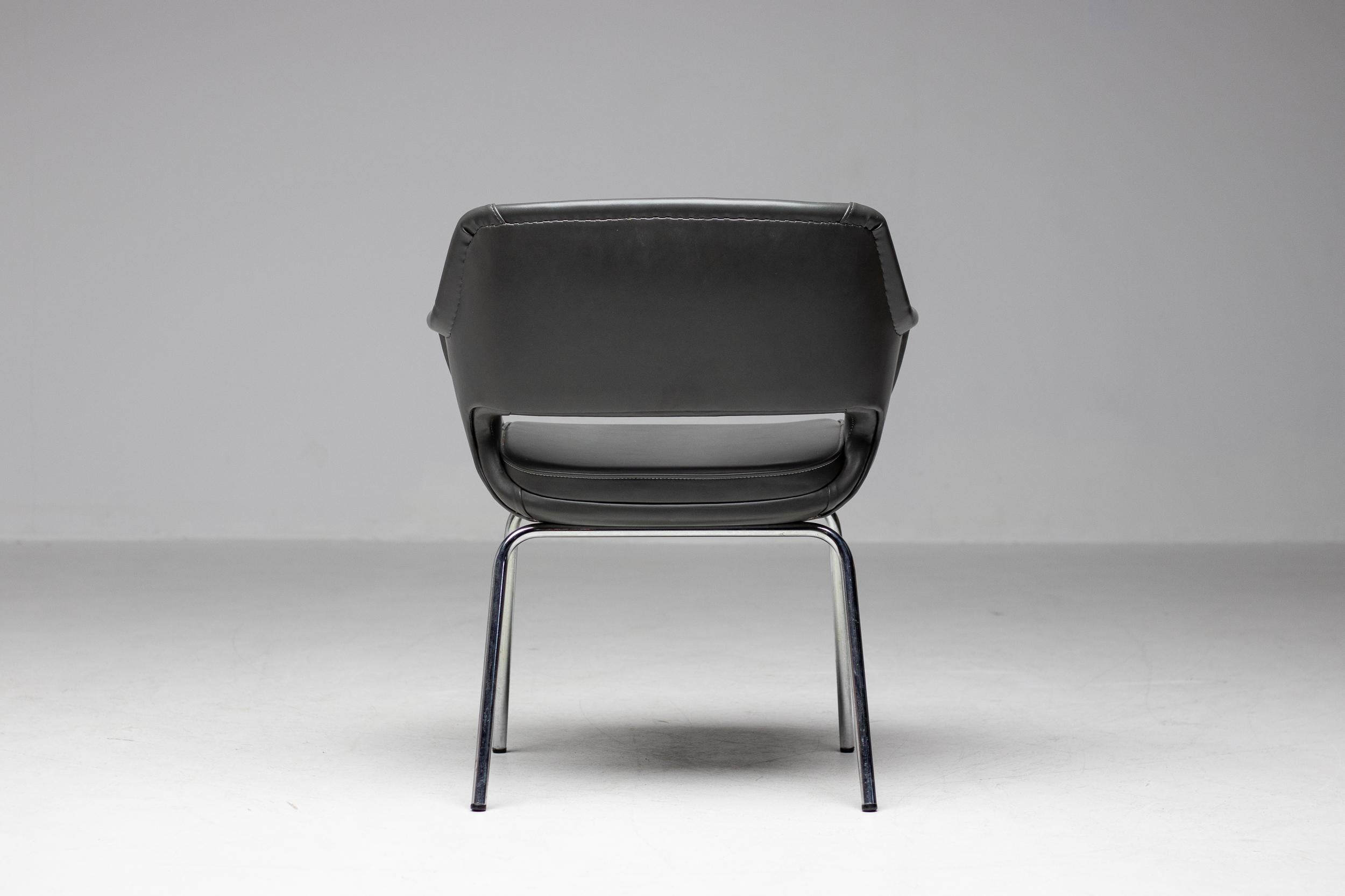 Metà XX secolo Olli Mannermaa Kilta Sedie Elephant Hide Grey The Modern Scandinavian Mid Century Modern in vendita