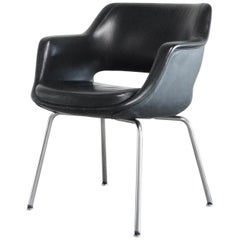 Sedia Kilta in pelle di Olli Mannermaa di Eugen Schmidt & Cassina Martela