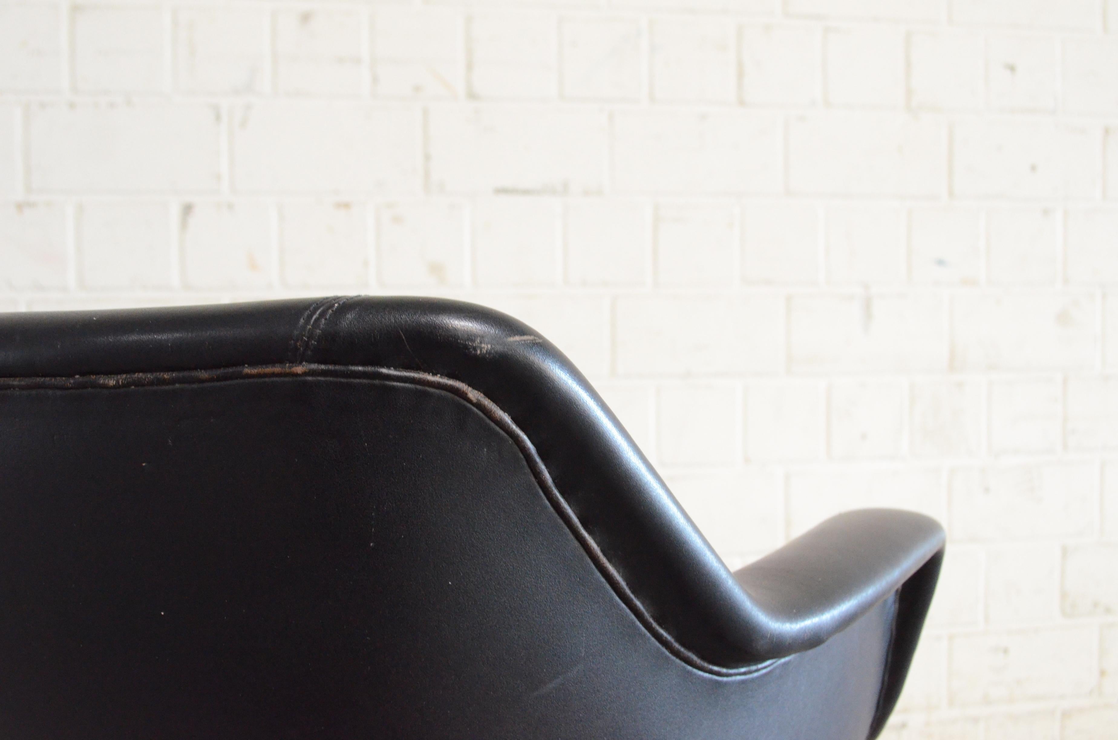 Olli Mannermaa Pareja de sillas de cuero Kilta de Eugen Schmidt y Cassina Martela en venta 8