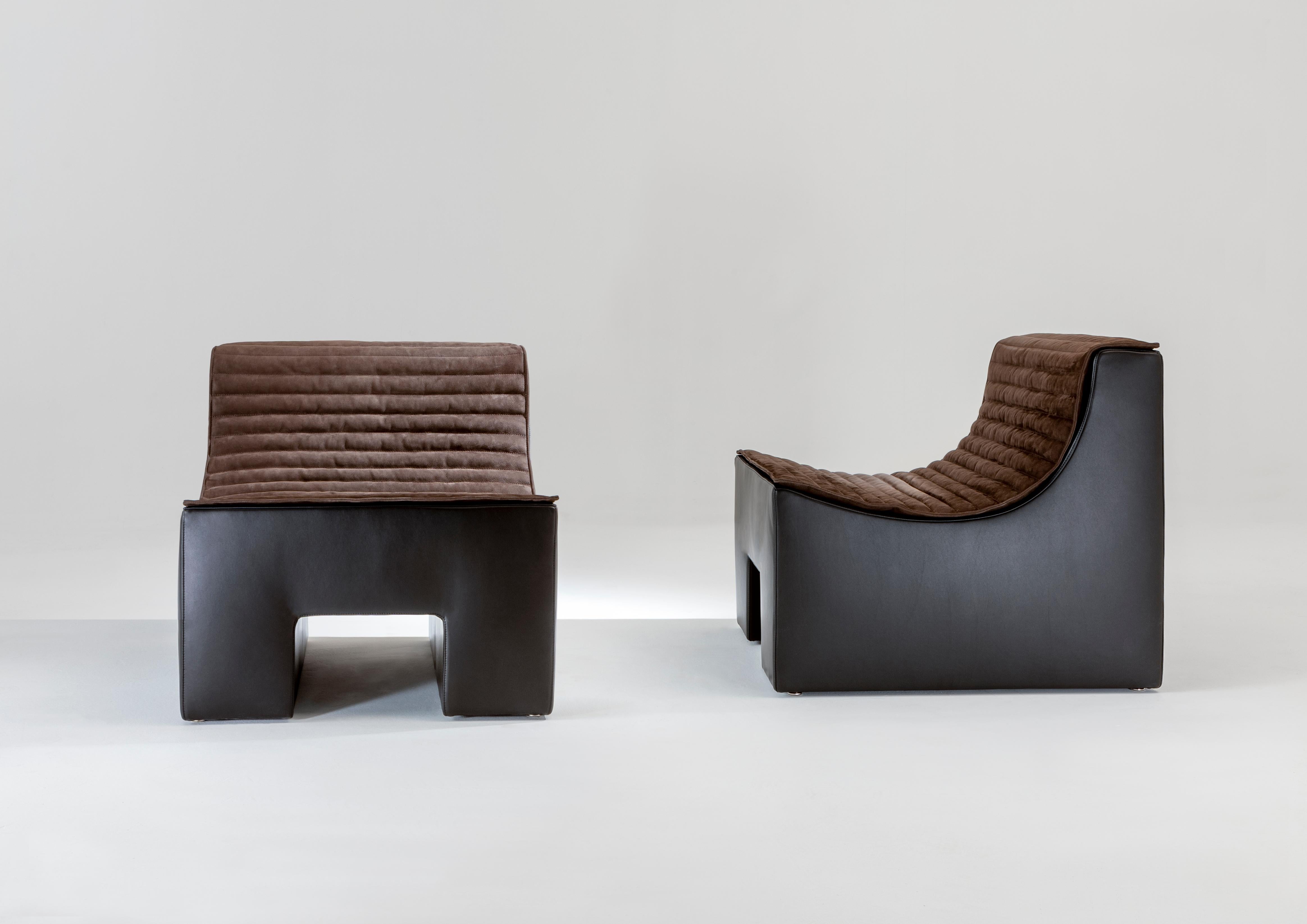 Fauteuil Ollie par Laurameroni
Dimensions : L 74 x P 82 x H 70 cm
Matériaux : Rembourrage.

Fauteuil avec structure entièrement paddée et tapissée. Assise et dossier recouverts d'un coussin matelassé amovible et personnalisable disponible en