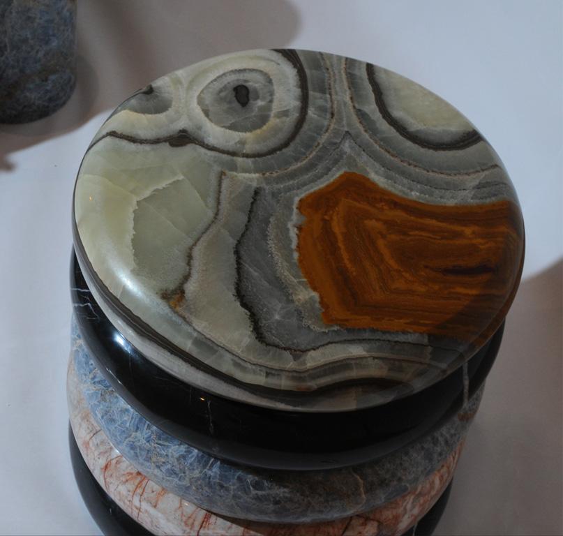 Messicano Olo Nightstand Sculptural Side Table in vendita