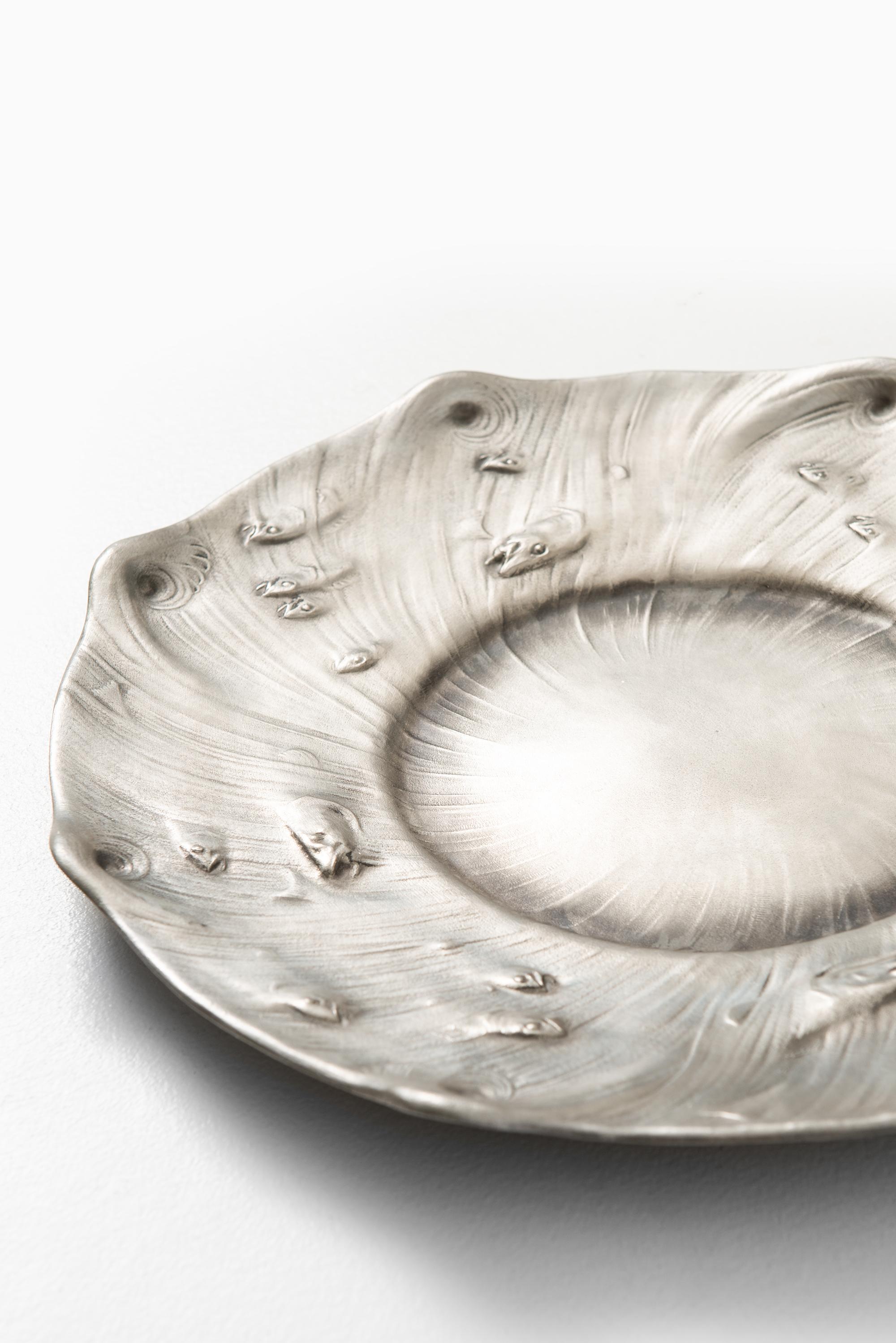 Large pewter dish designed by Olof Ahlberg. Produced by Schreuder & Olsson in Stockholm, Sweden.