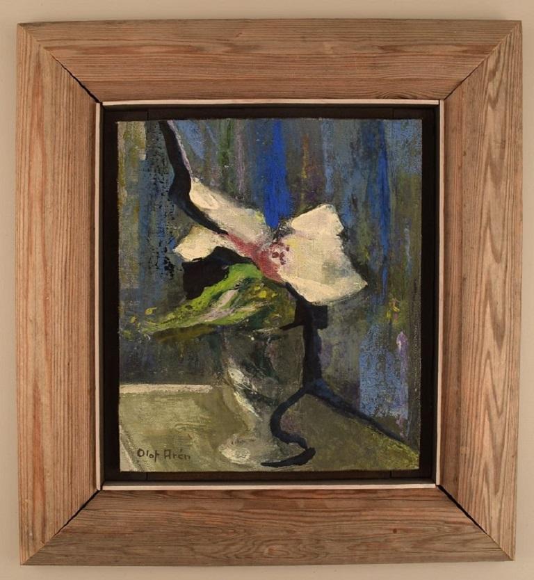 Olof Arén (b. 1918), Swedish artist. Oil on board. Modernist still life with orchid. 
Mid-20th century.
The board measures: 28 x 24 cm
The frame measures: 9 cm.
In excellent condition.
Signed.