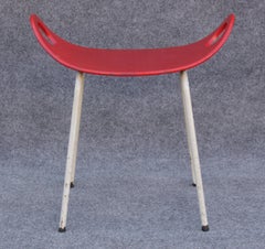 Olof Kettunen pour J.Merivaara Tabouret Stendig en contreplaqué laqué rouge % acier années 1950