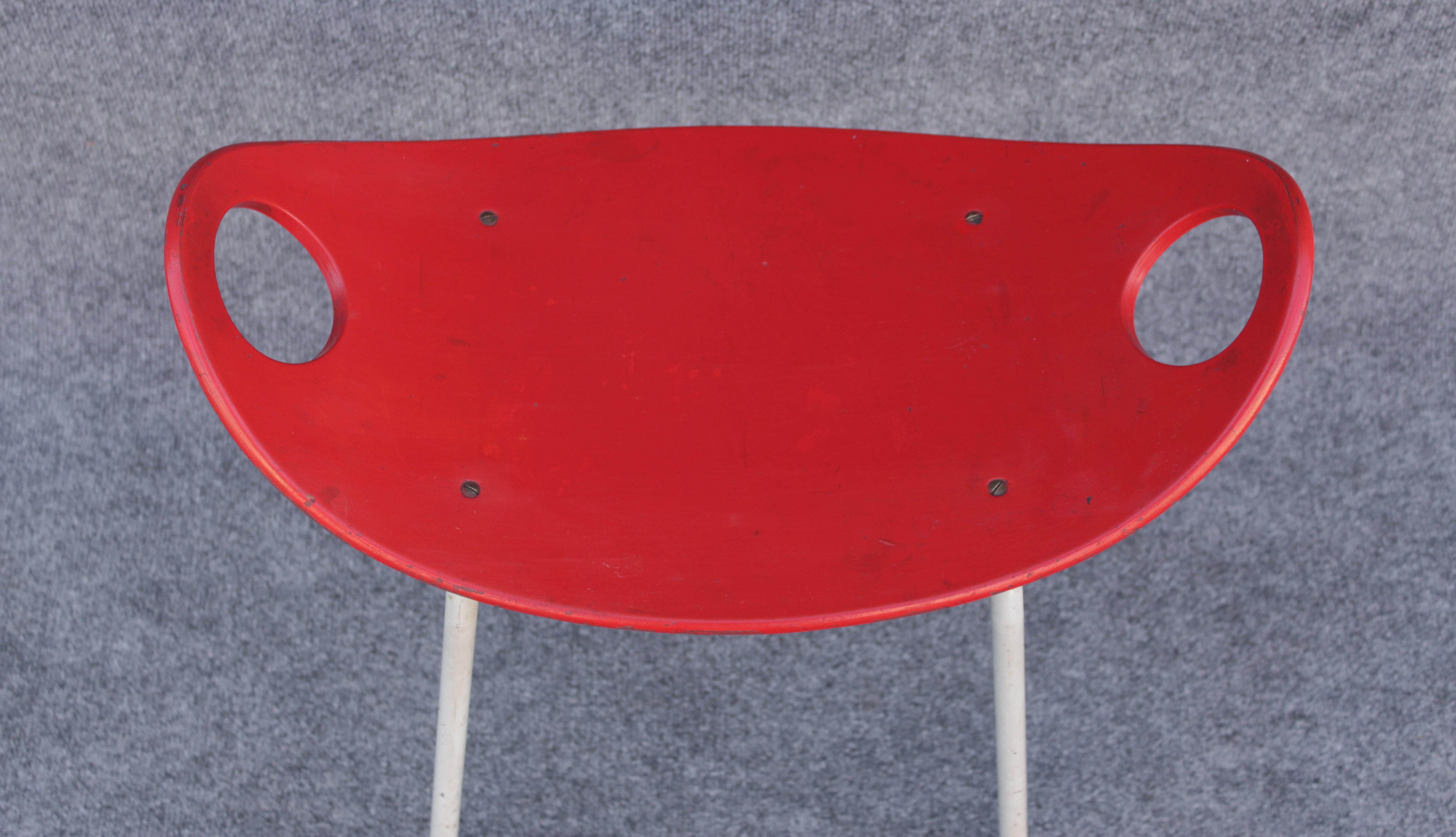 Olof Kettunen for J. Merivaara Red Lacquered Plywood % Steel Stool Stendig 1950s In Good Condition For Sale In Philadelphia, PA