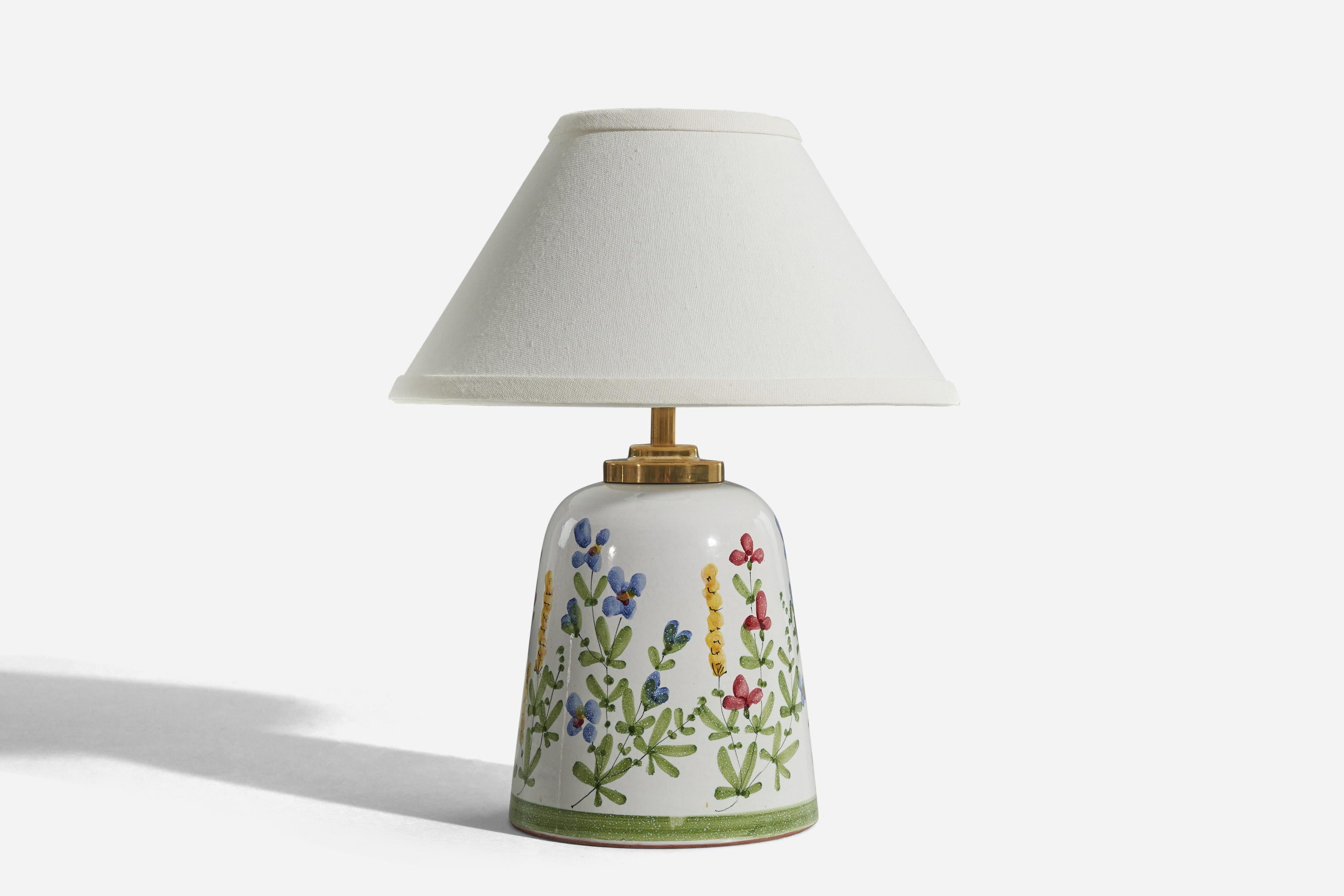 A glazed ceramic table lamp designed by Olof Larsson and produced by Laholm Keramik, Sweden, c. 1950s. 

Sold without lampshade. 
Dimensions of Lamp (inches) : 10.5 x 5.75 x 5.75 (H x W x D)
Dimensions of Shade (inches) : 4.25 x 10.25 x 6 (T x B