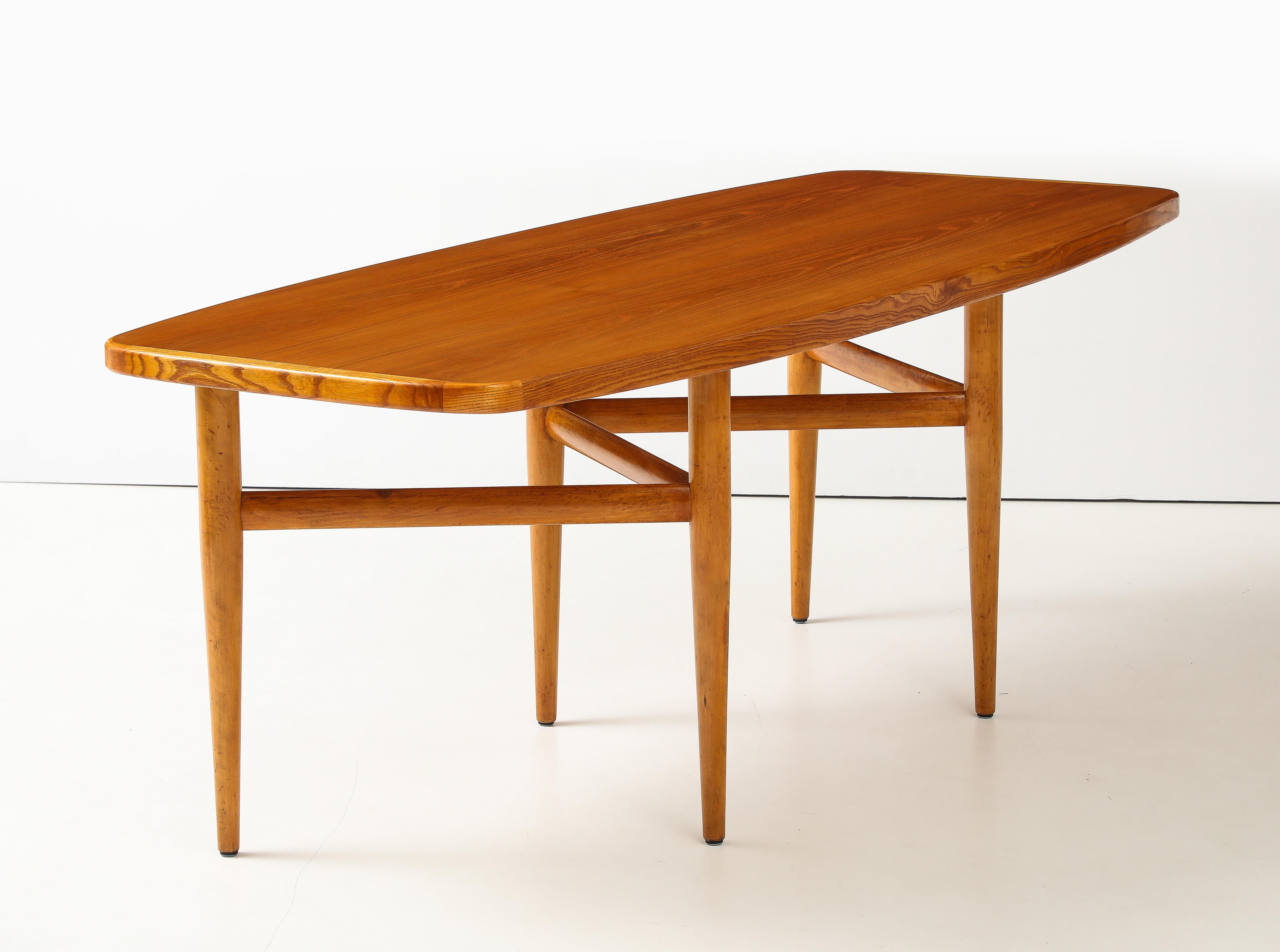 Olof Ottelin (Finlande, 1917-1971)
Olof Ottelin, une table basse 