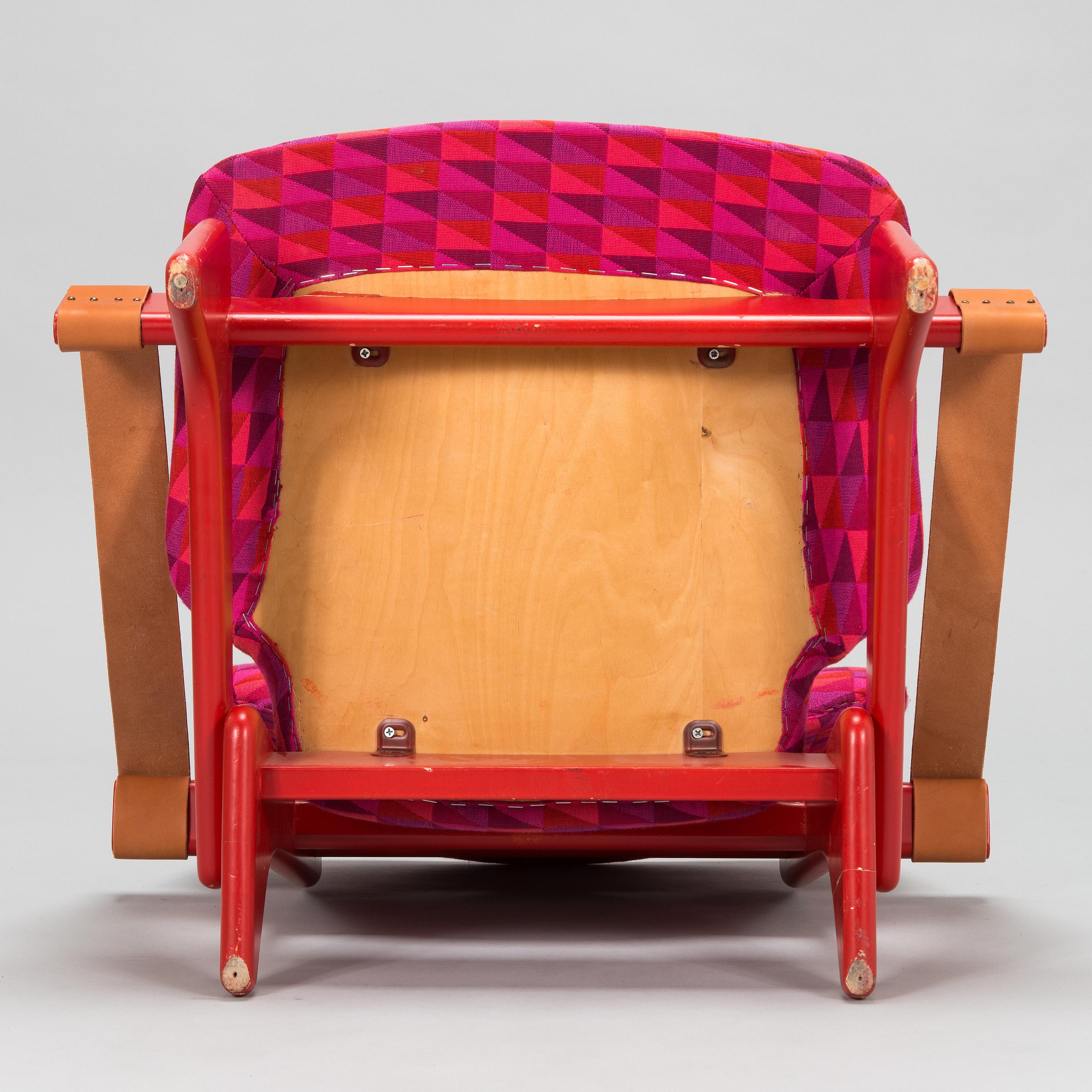 Olof Ottelin armchair 'Jumbo' N° 174 for Keravan Stockmann Oy Finland 1960
Wooden frame lacquered in red, upholstered with a red and fuchsia patterned fabric, marked with a pen underneath Jumbo 174.
Overall condition and leather straps are good,