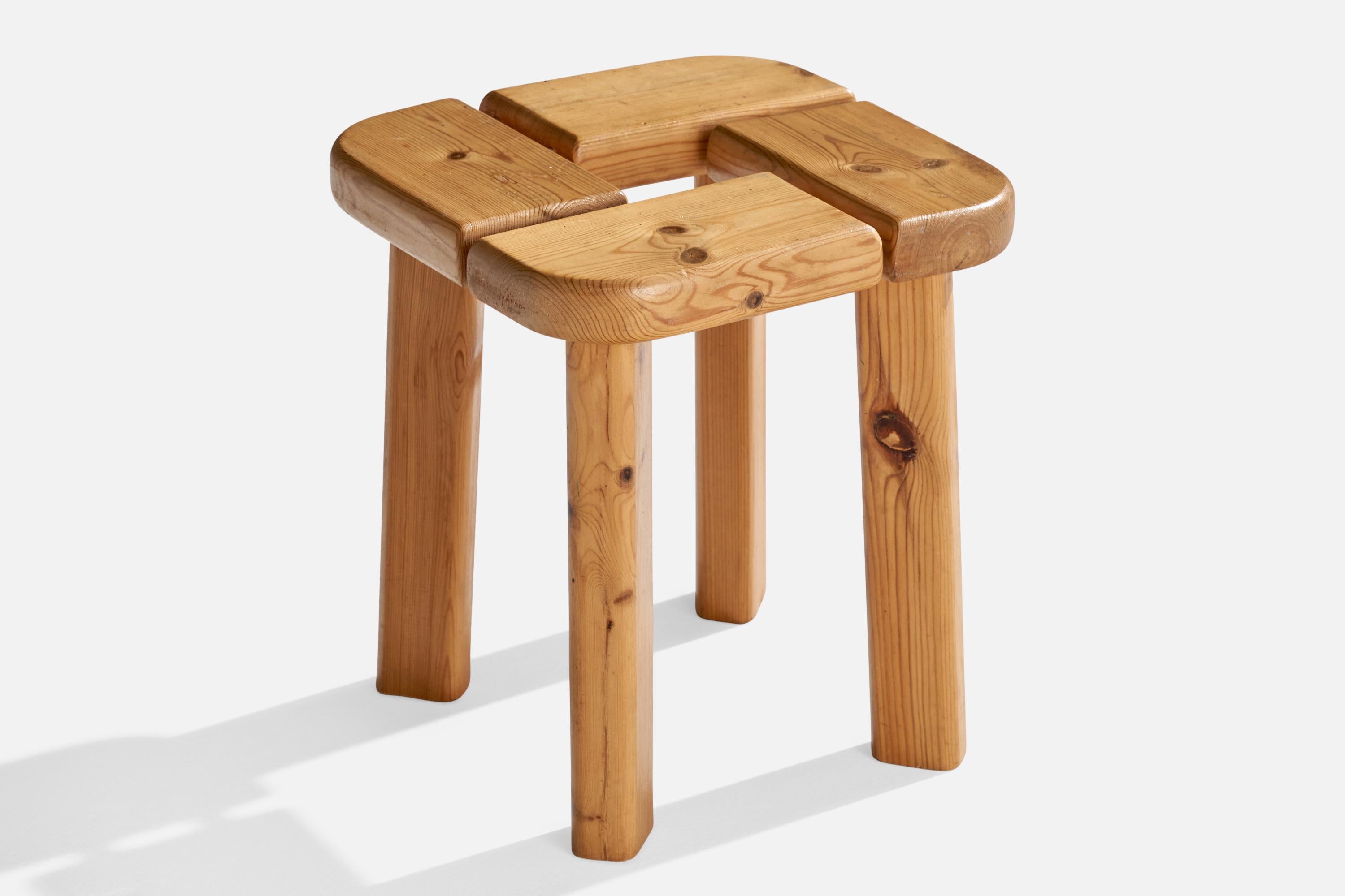 Olof Ottelin Attribution, Stools, Pine, Finland, 1970s In Good Condition For Sale In High Point, NC