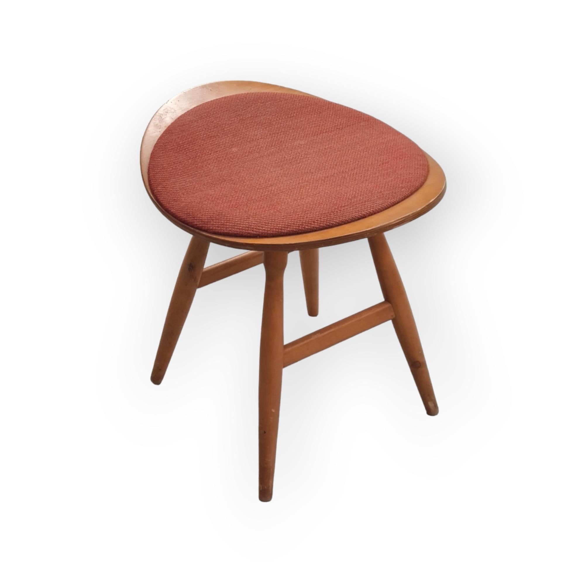 By Keravan Puuseppätehdas for Stockmann.
A quite simple yet elegant stool by Ottelin. The stool is quite sturdy and sits firmly in place . Can easily be used in almost any room, even the children's room.
It also has an authentic vintage look and