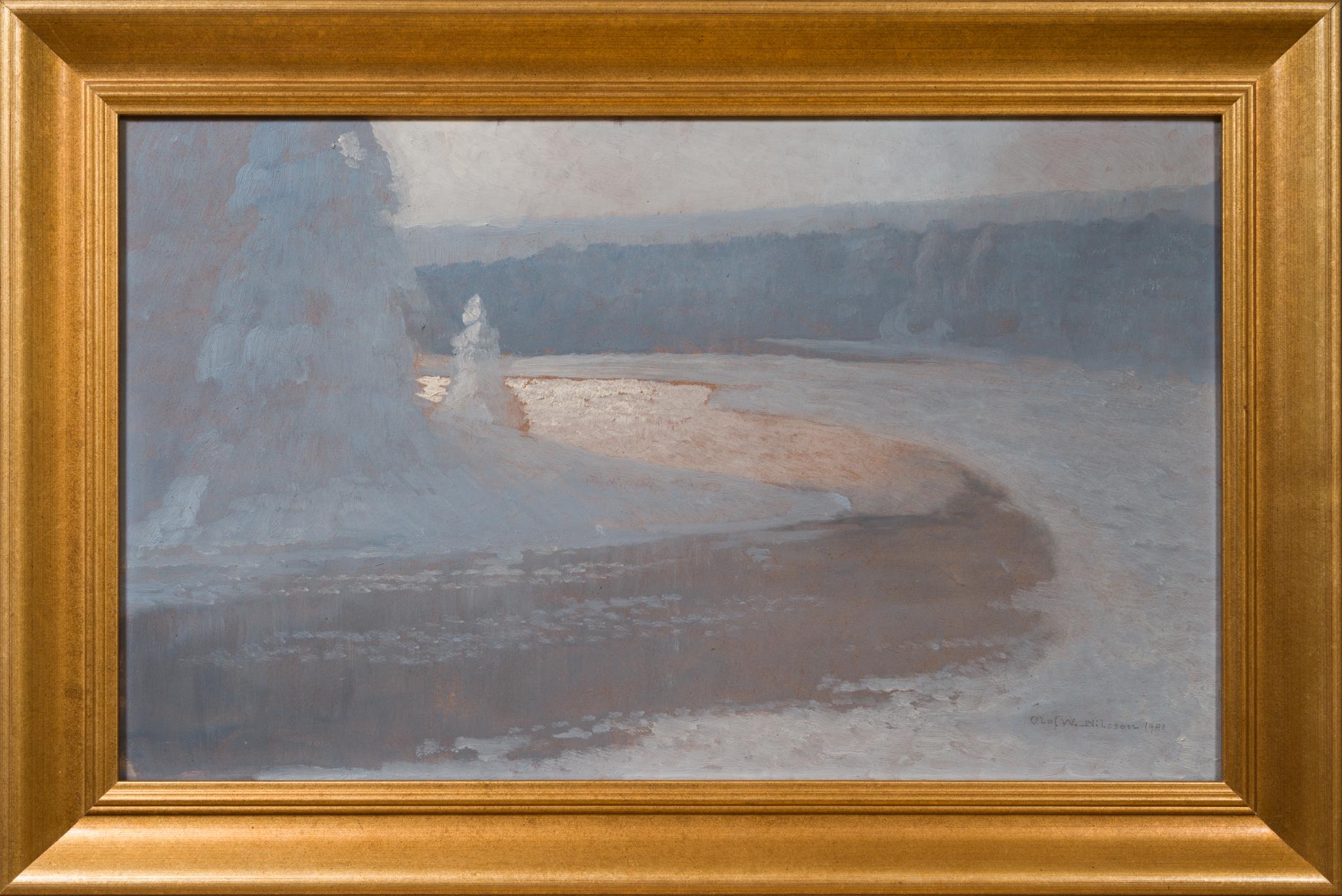 In dieser stimmungsvollen Winterlandschaft aus dem Jahr 1941 fängt der schwedische Künstler Olof Walfrid Nilsson die Gelassenheit und stille Grandeur eines zugefrorenen Sees ein, der in sanftes Nachmittagslicht getaucht ist. Die in Öl auf Masonit