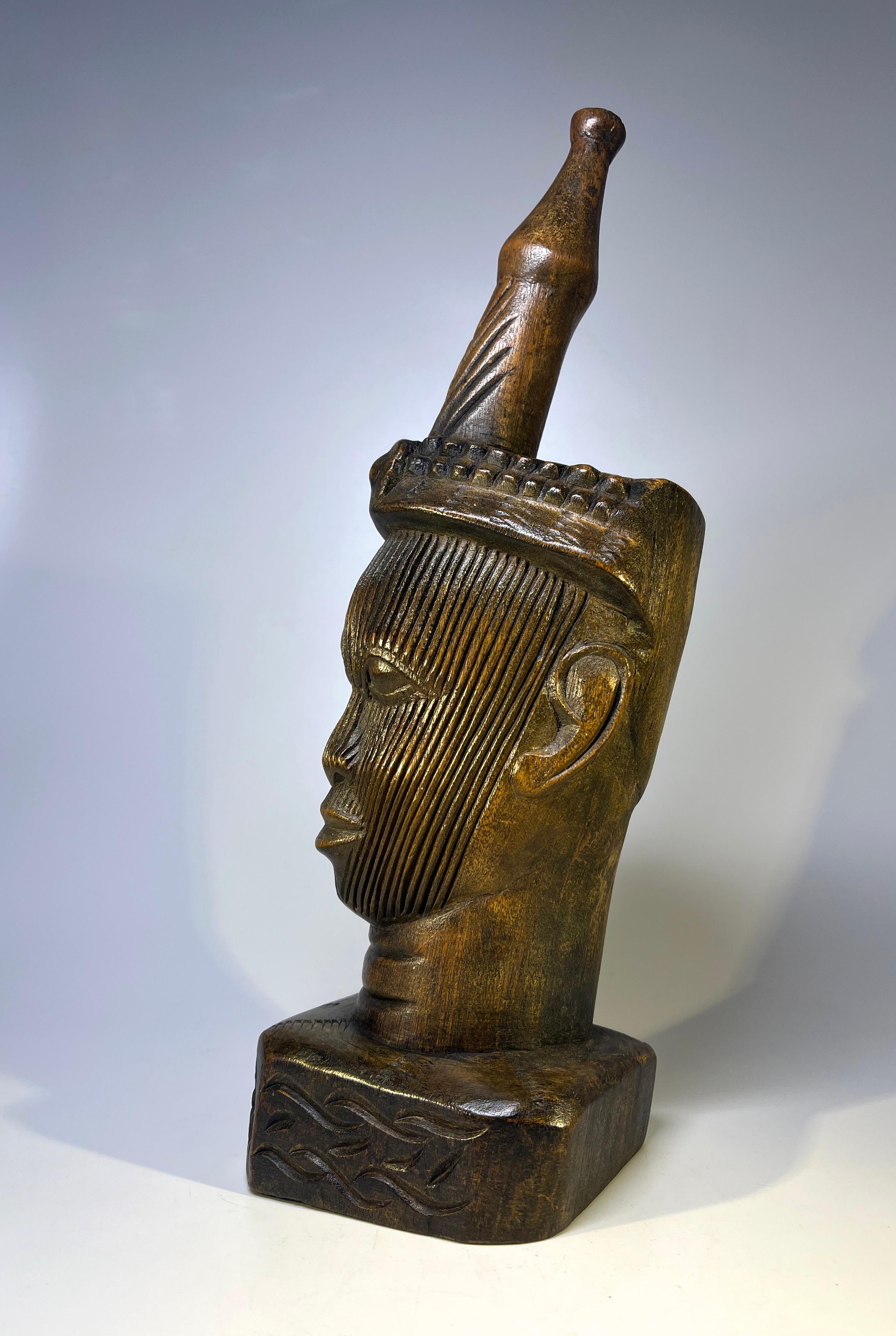 Olokun-Kopf, Kingdom of Ife, West Nigeria, handgeschnitztes Hartholz (Beninisch) im Angebot