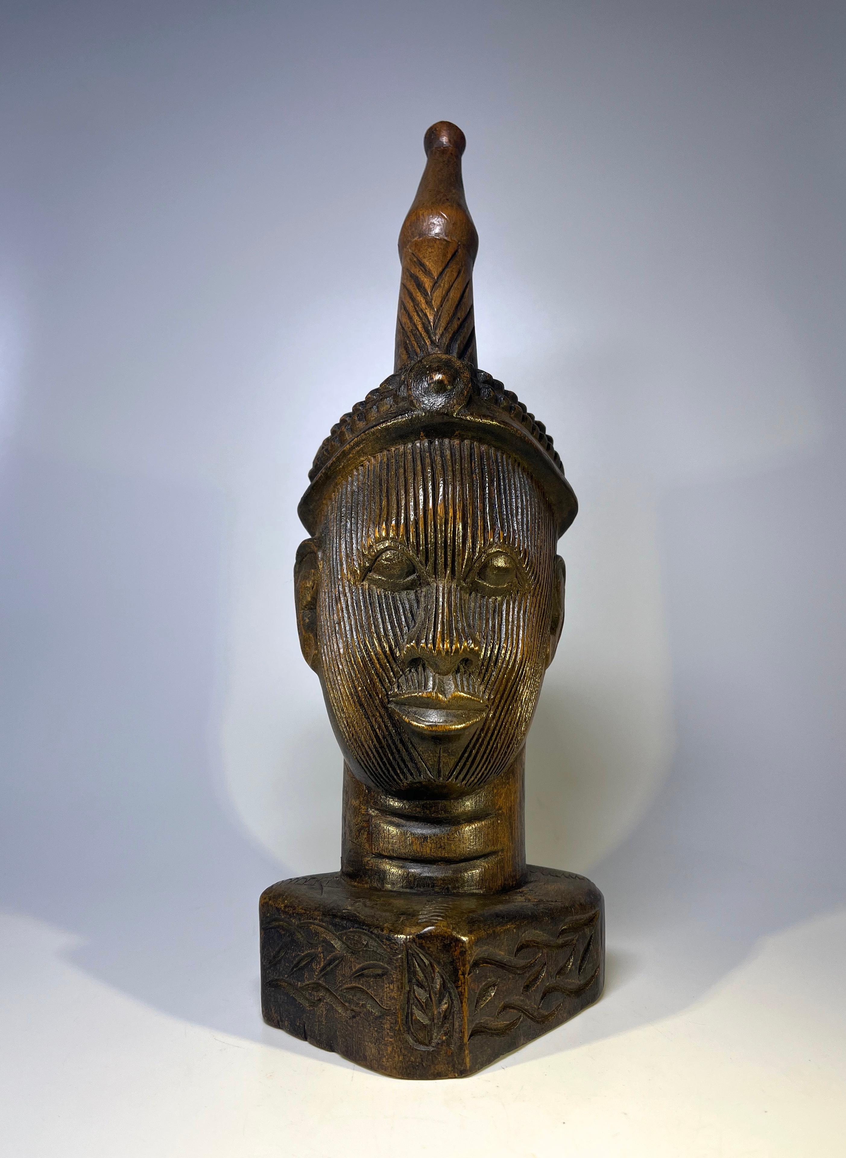 Olokun Head, Kingdom of Ife, Western Nigeria Hand Carved Hardwood In Good Condition For Sale In Rothley, Leicestershire