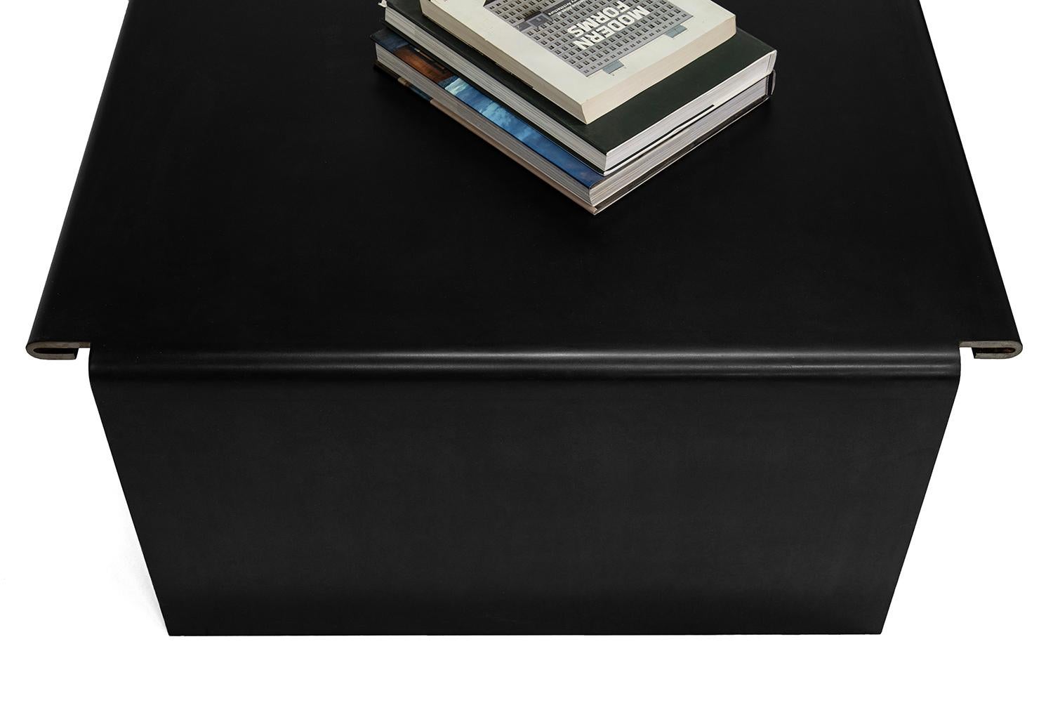Olsen Kundig Couchtisch Contemporary Modern Handmade Blackened Steel Large (Geschwärzt) im Angebot