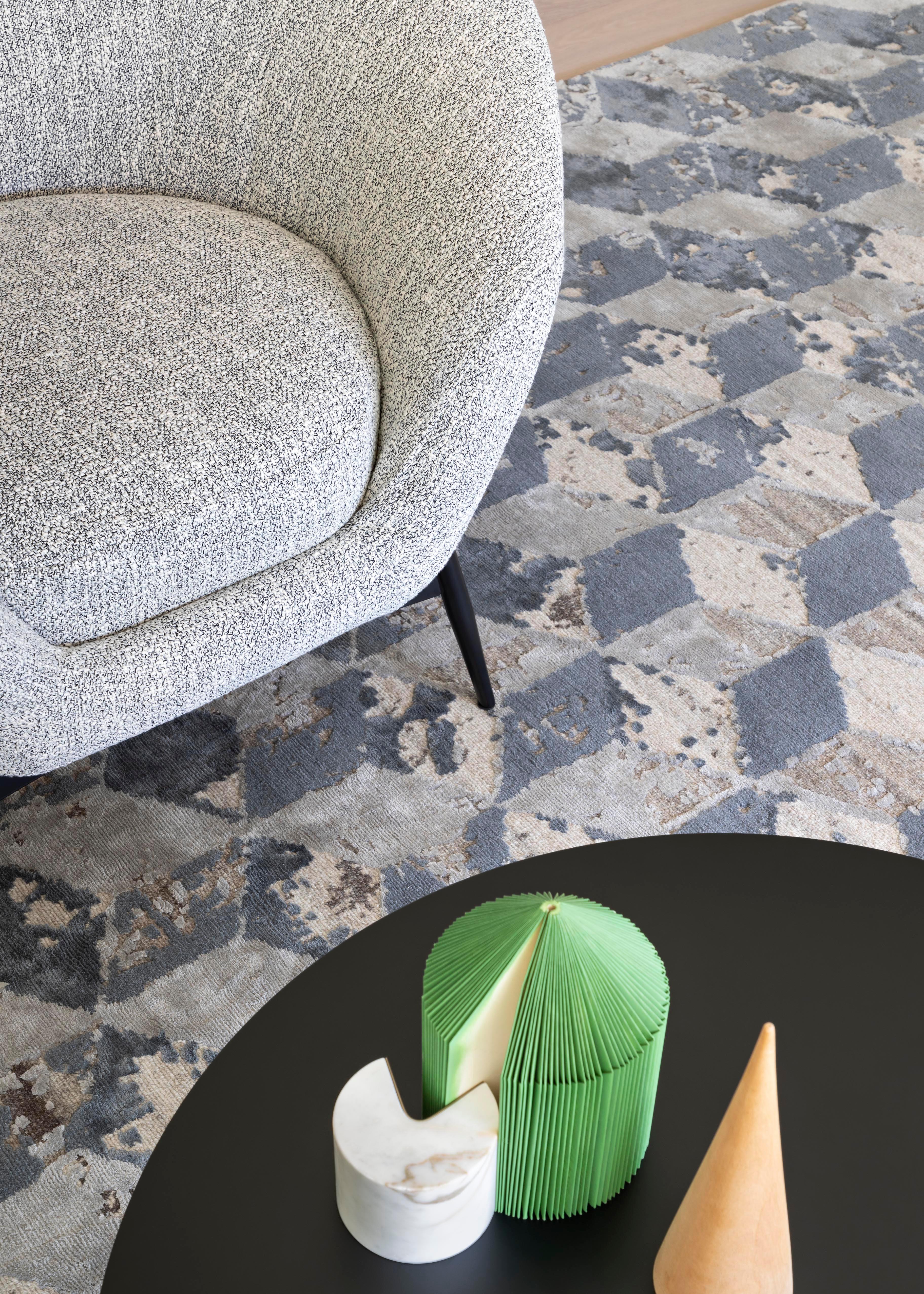 Tissu d'ameublement Fauteuil Oltremare avec tapisserie grise extra-gris et pieds noirs mats par Antonio Marras en vente