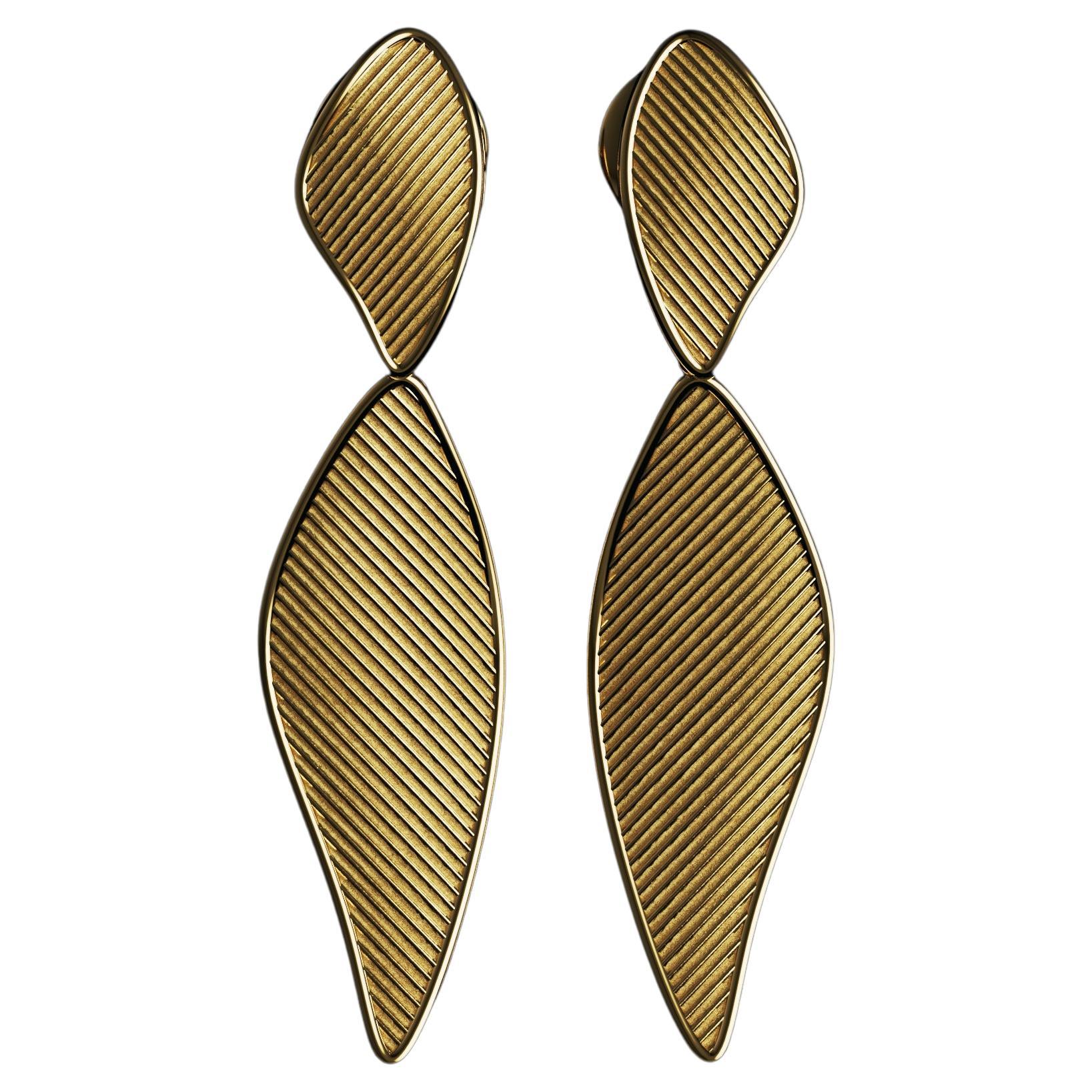 Experience the elegance of Italian craftsmanship with these stunning 14k gold dangle drop earrings by Oltremare Gioielli. Thoughtfully designed and handcrafted, these earrings bring a touch of sophistication to any occasion.

Crafted in your choice