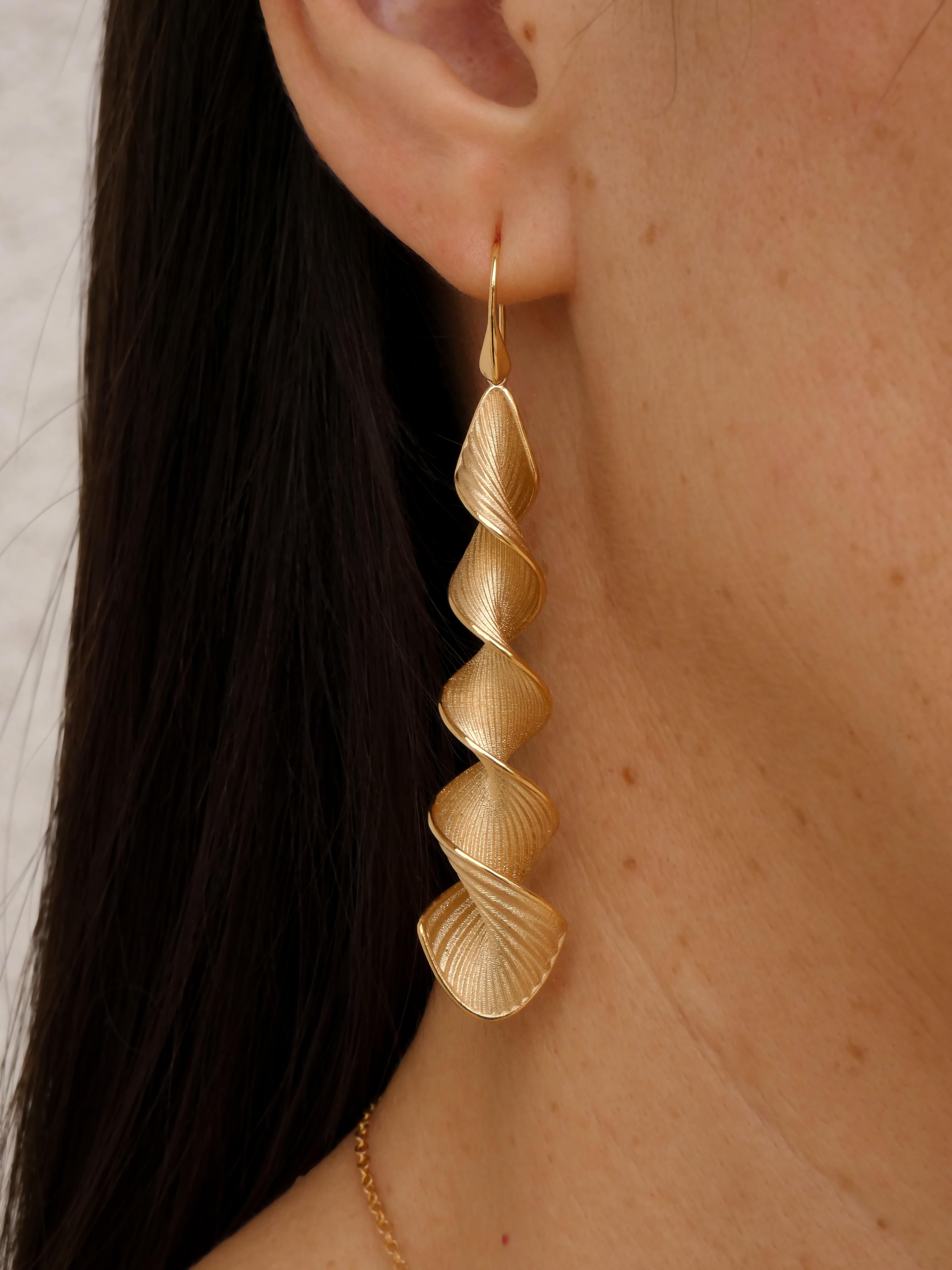 Made to order, Oltremare Gioielli 14k yellow gold earrings made in Italy. Long teardrop earrings in 14k yellow gold. 10.5 grams total weight.
Only one pair ready to ship. Long twisted drop earrings with hook in genuine 14k solid gold made in Italy