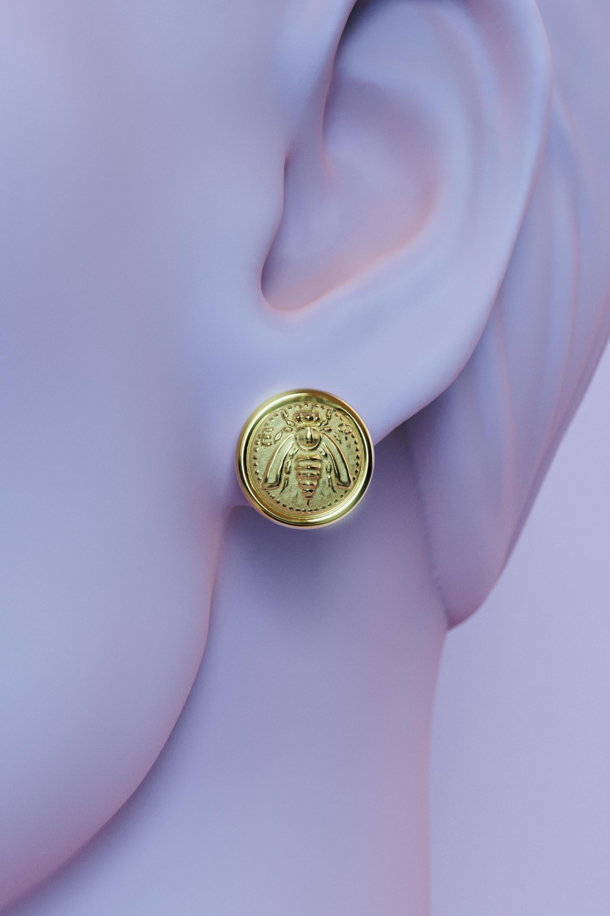 Oltremare Gioielli 18k Gold Bee Stud Earrings in ancient Greek Style In New Condition For Sale In Camisano Vicentino, VI