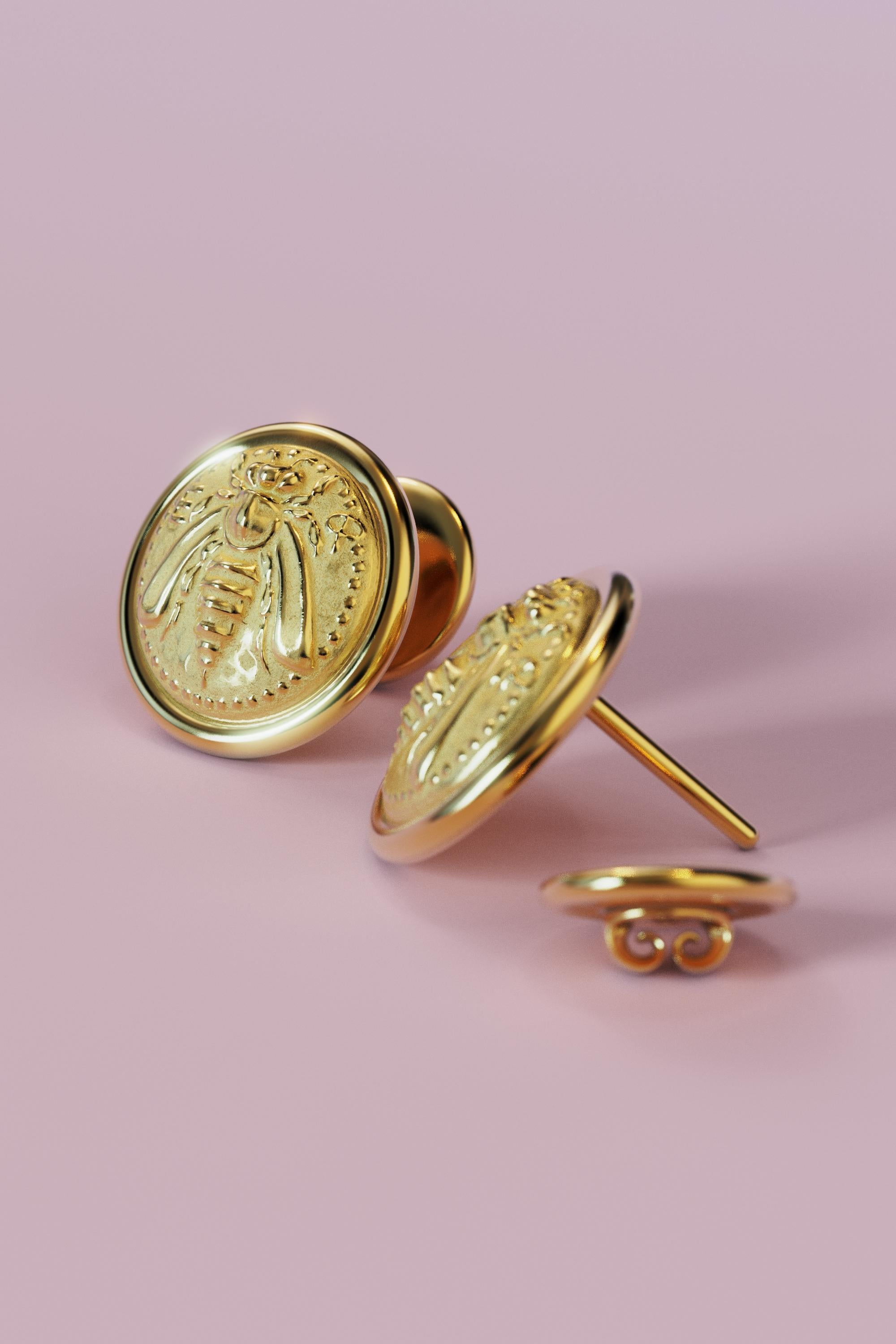 Women's Oltremare Gioielli 18k Gold Bee Stud Earrings in ancient Greek Style For Sale