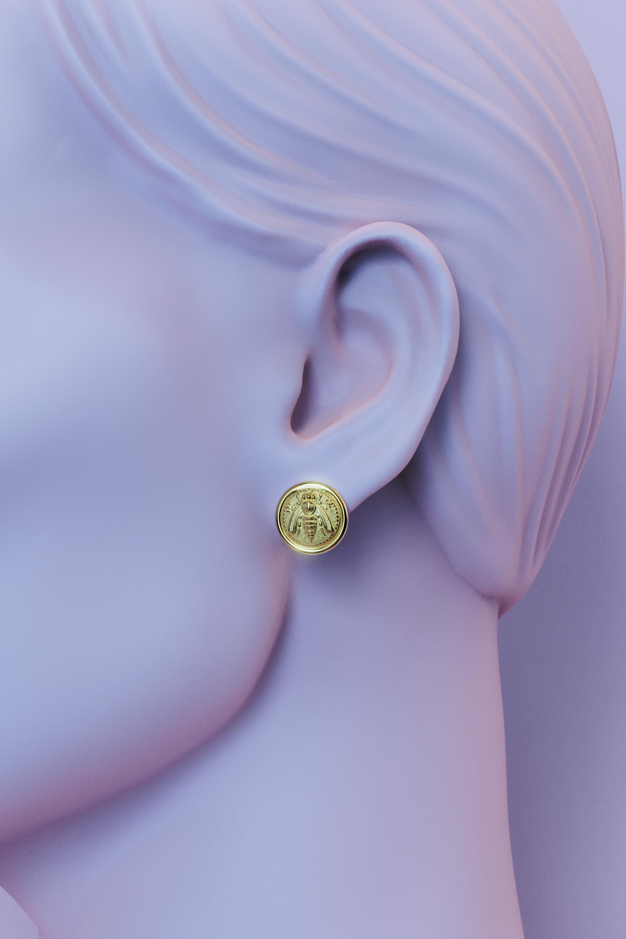 Oltremare Gioielli 18k Gold Bee Stud Earrings in ancient Greek Style For Sale 4