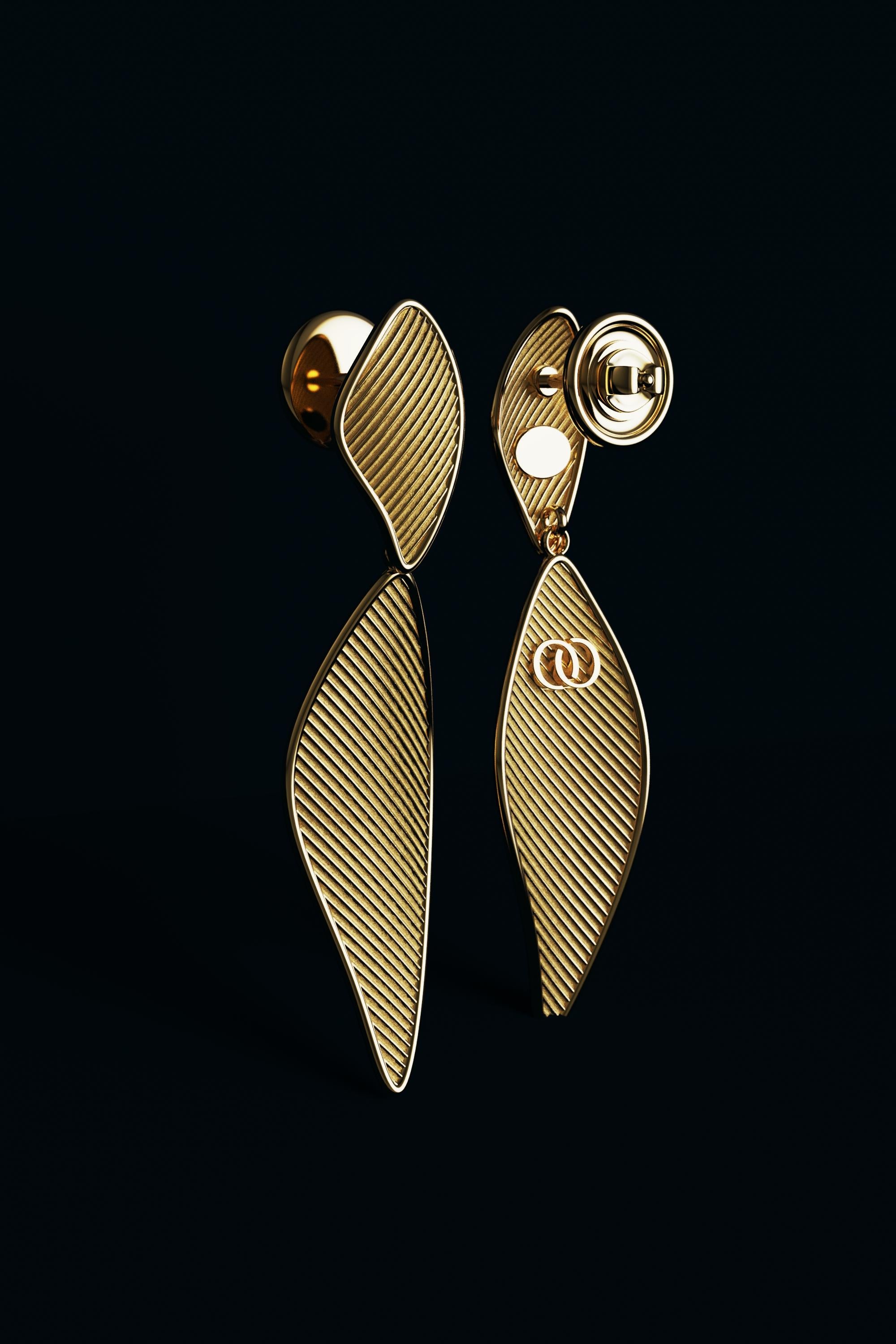 Concediti il lusso degli orecchini pendenti di Oltremare Gioielli, realizzati esclusivamente in oro 18 carati. Questi eleganti orecchini sono il perfetto equilibrio tra un design senza tempo e un'ottima lavorazione artigianale.

Ogni paio è
