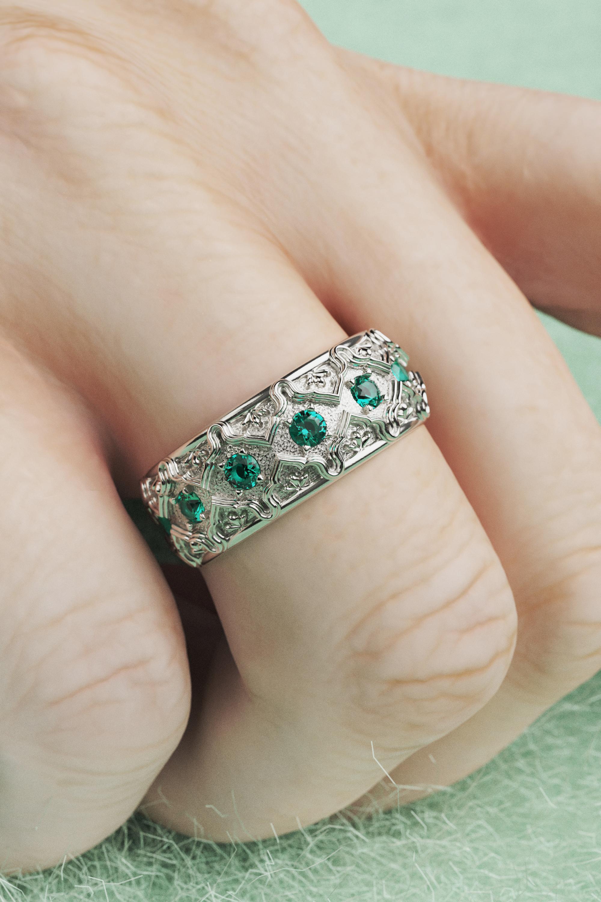 For Sale:  Oltremare Gioielli 18k Solid Gold Emeralds 0.7 Cts Wedding Band Made in Italy 7