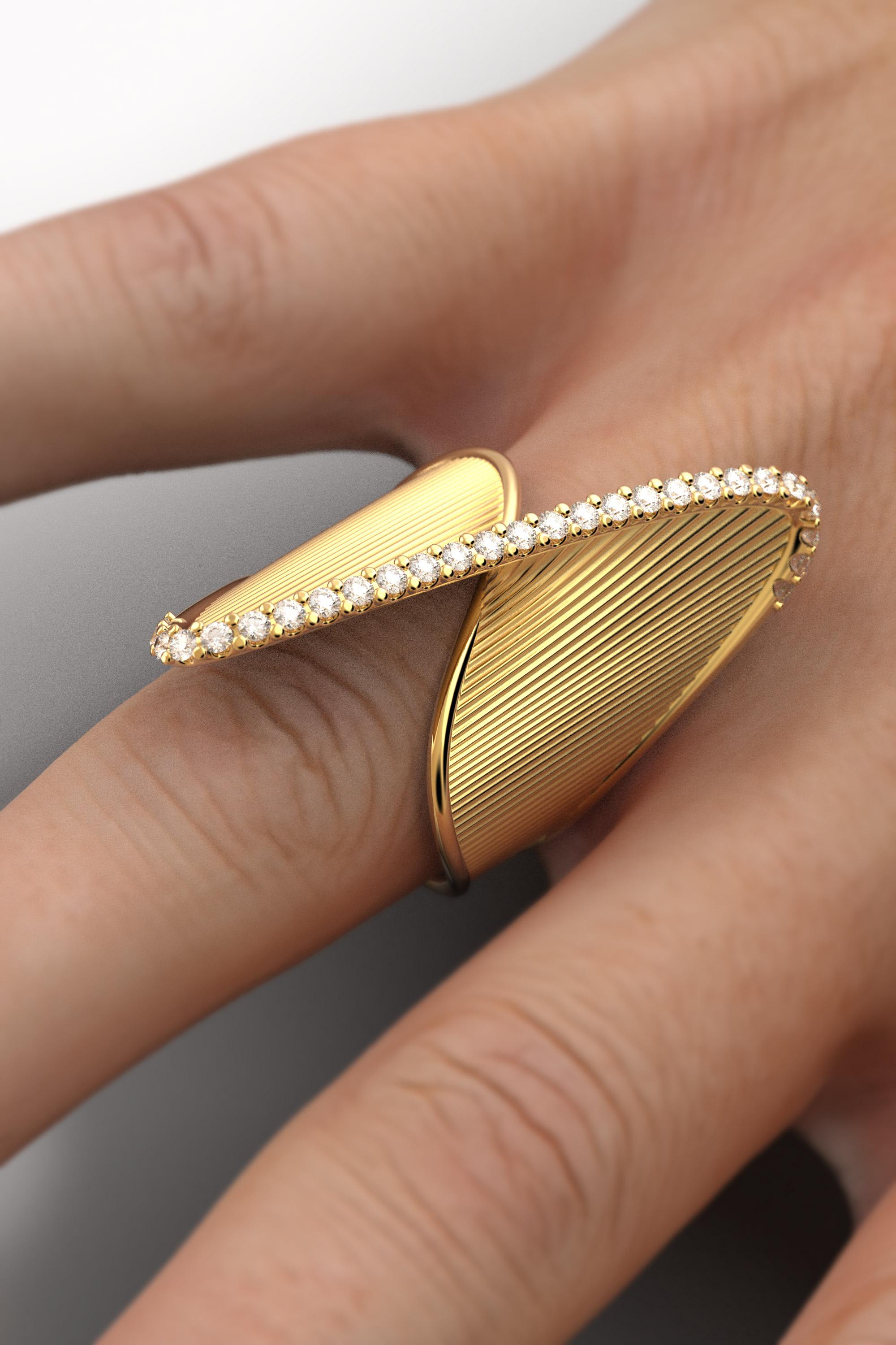 For Sale:  Mobius Ring with Natural Diamonds in 18 Karat Yellow Gold, Italian Fine Jewelry 4