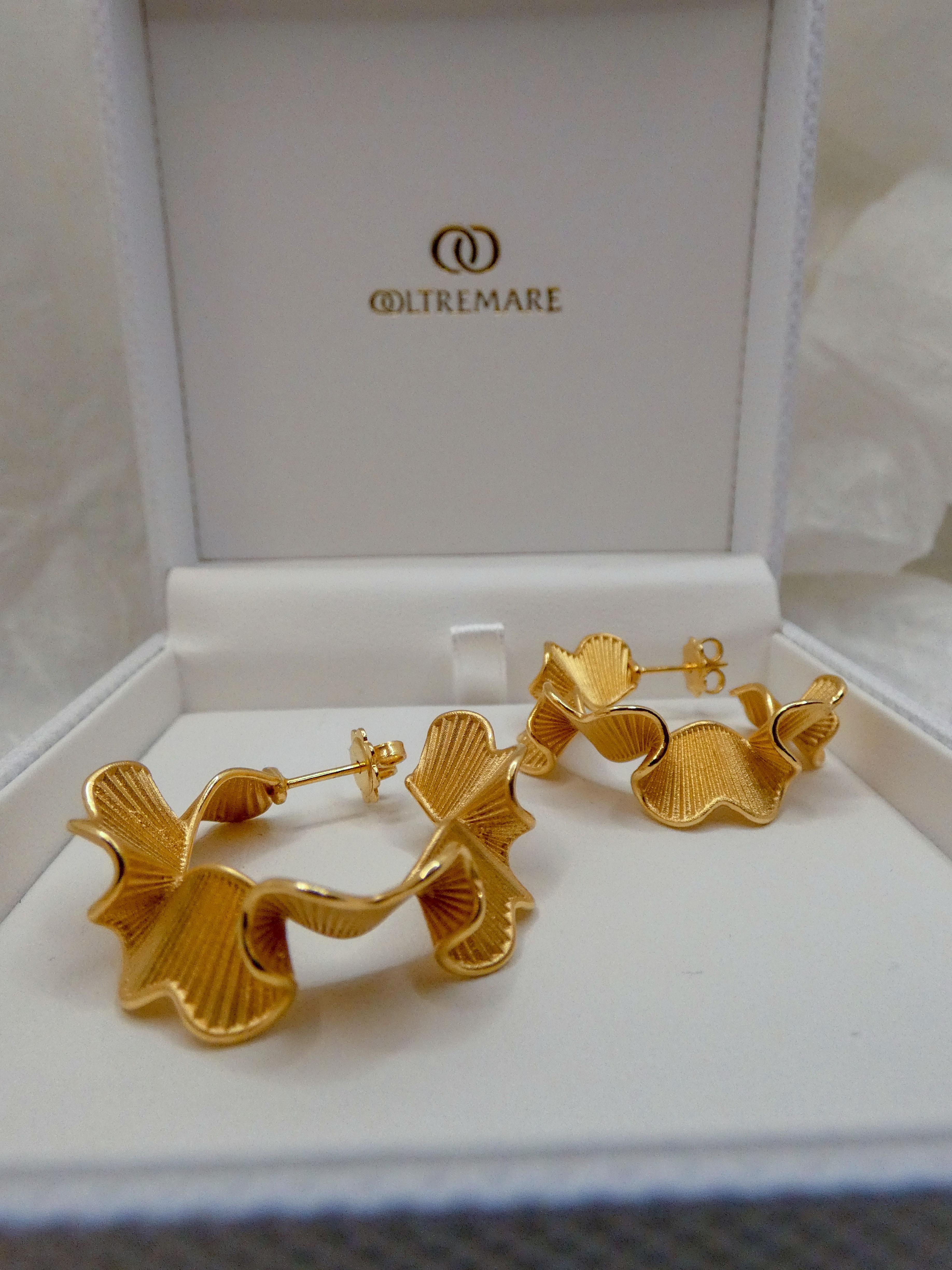 Contemporary Oltremare Gioielli  18k Solid Gold Hoop Earrings Designed and Crafted in Italy For Sale
