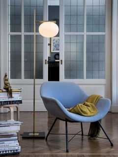 Oluce Alba 382 Stehleuchte, Design: Mariana Pellegrino Soto – Satiniertes Messing, 220–240 V
